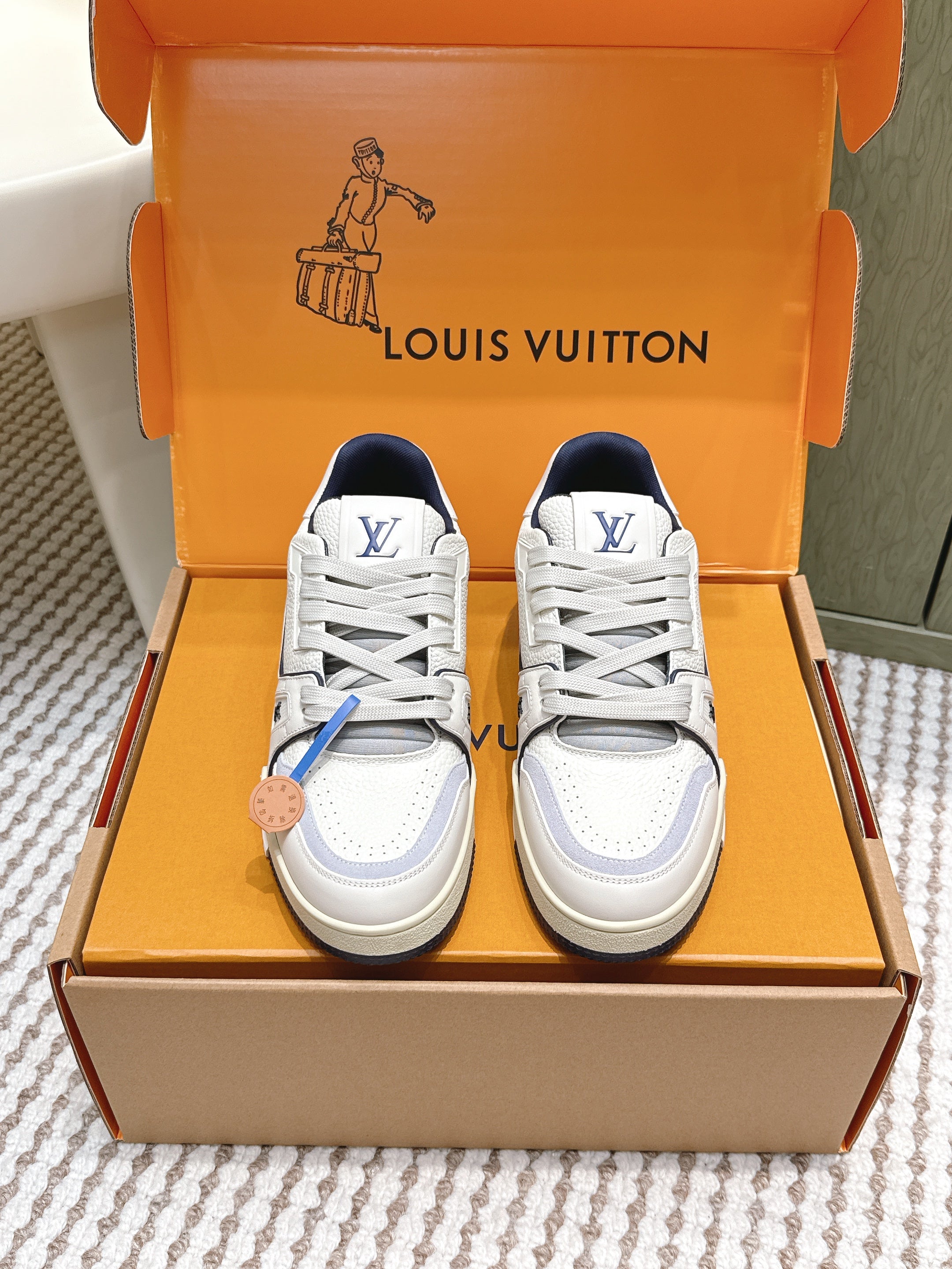 LV 26ss Trainer Sneakers White Navy Blue Cowhide 657902