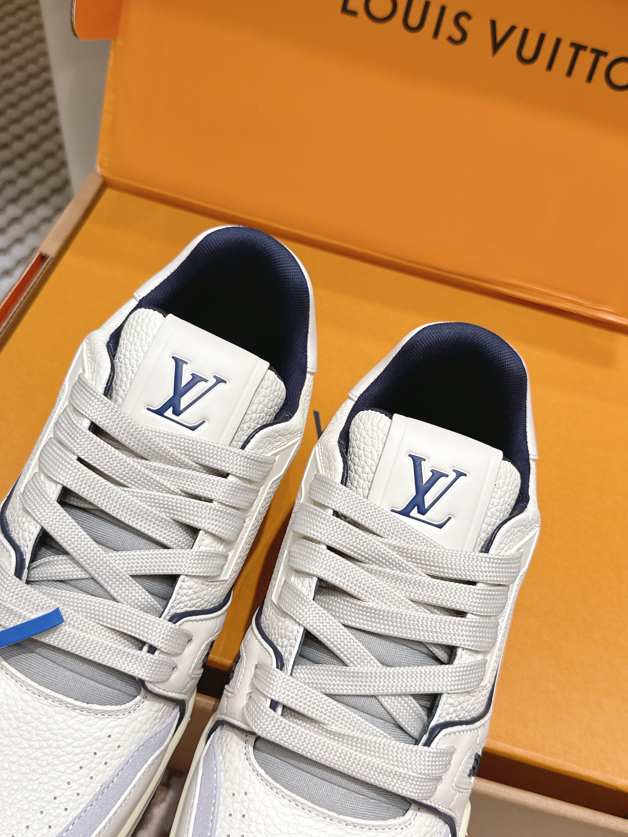 LV 26ss Trainer Sneakers White Navy Blue Cowhide 657902