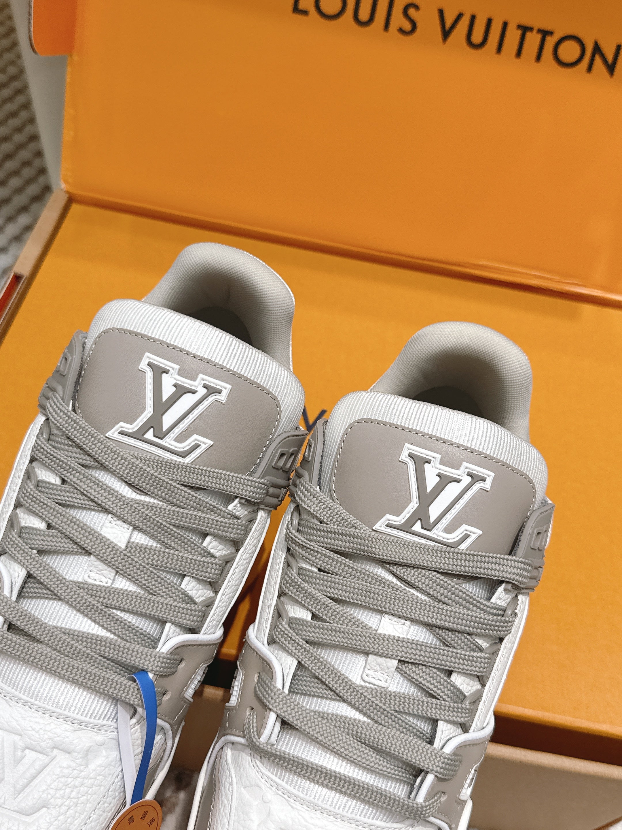 LV 26ss Trainer Sneakers White Gray Cowhide 657907