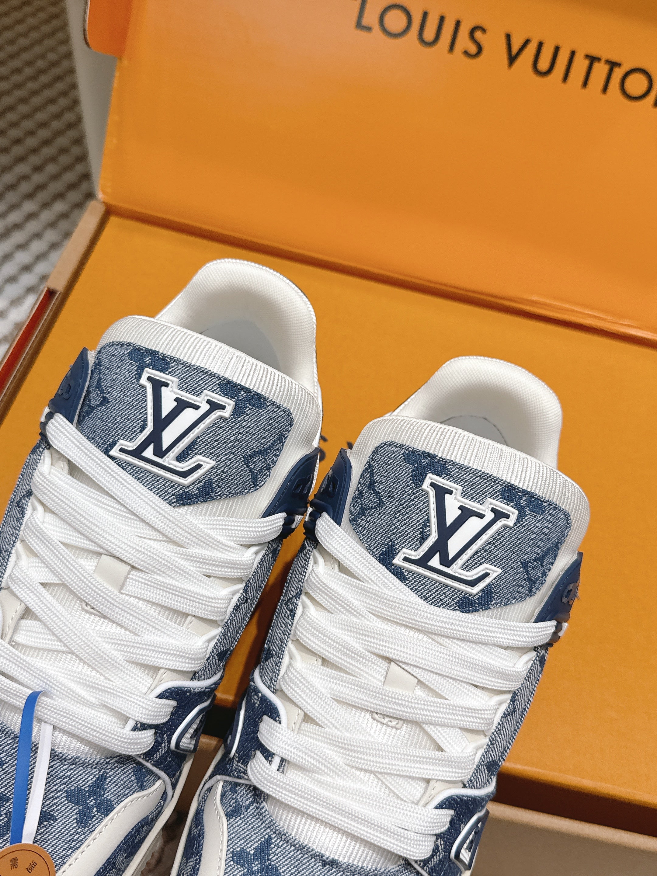 LV 26ss Trainer Sneakers White Blue Denim Cowhide 657913