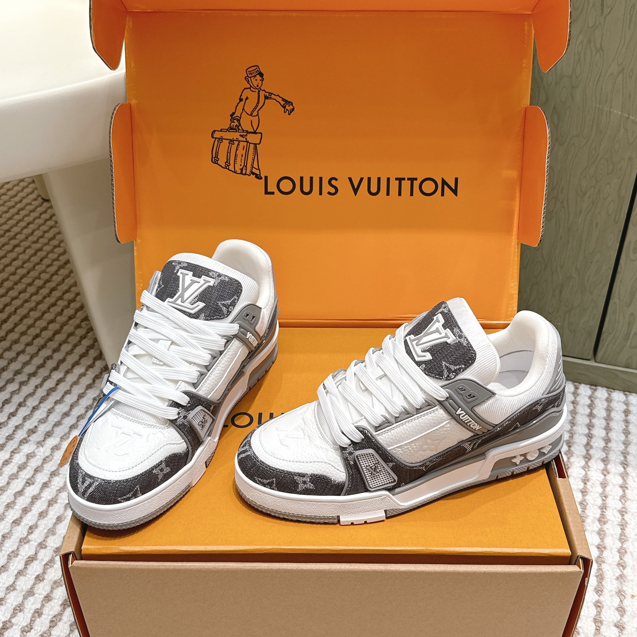 LV 26ss Trainer Sneakers Black Gray White Denim Cowhide 657919