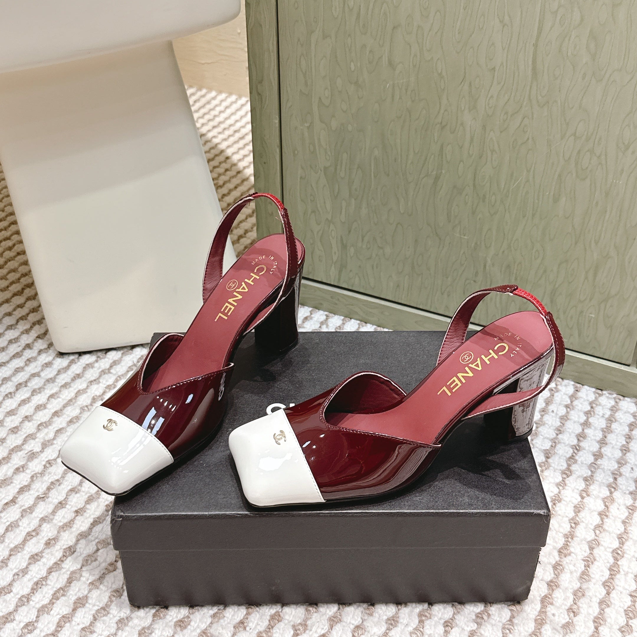 CC 26s Mary Jane Sandals 90 Dark Red White Patent Leather 653548