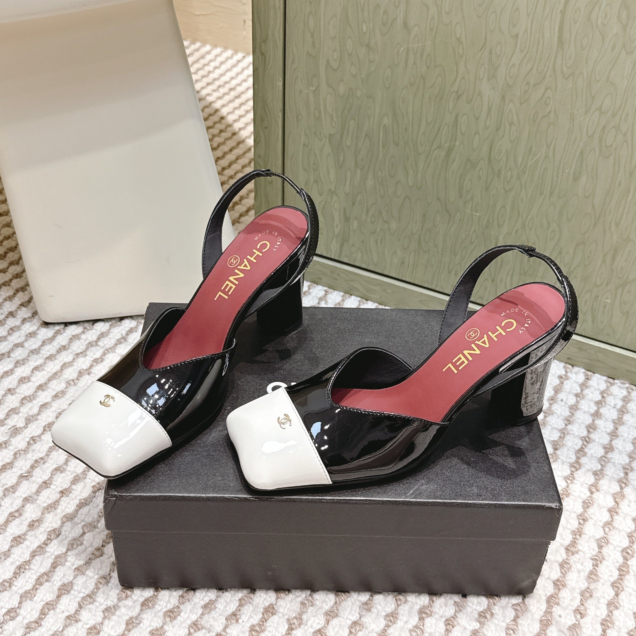 CC 26s Mary Jane Sandals 90 Black White Patent Leather 653549