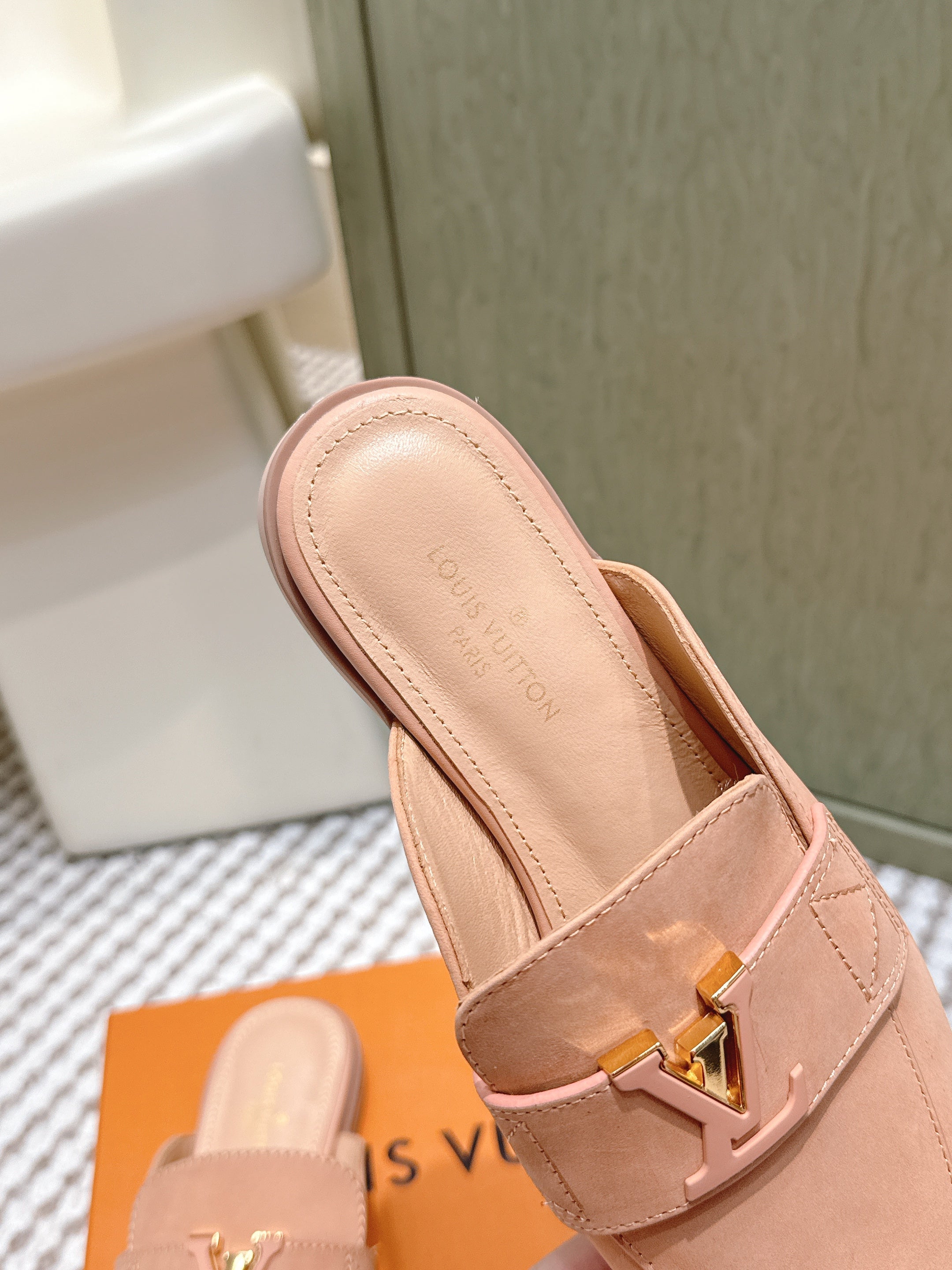 LV 26ss Mule Dusty Peach Nude Suede 657810