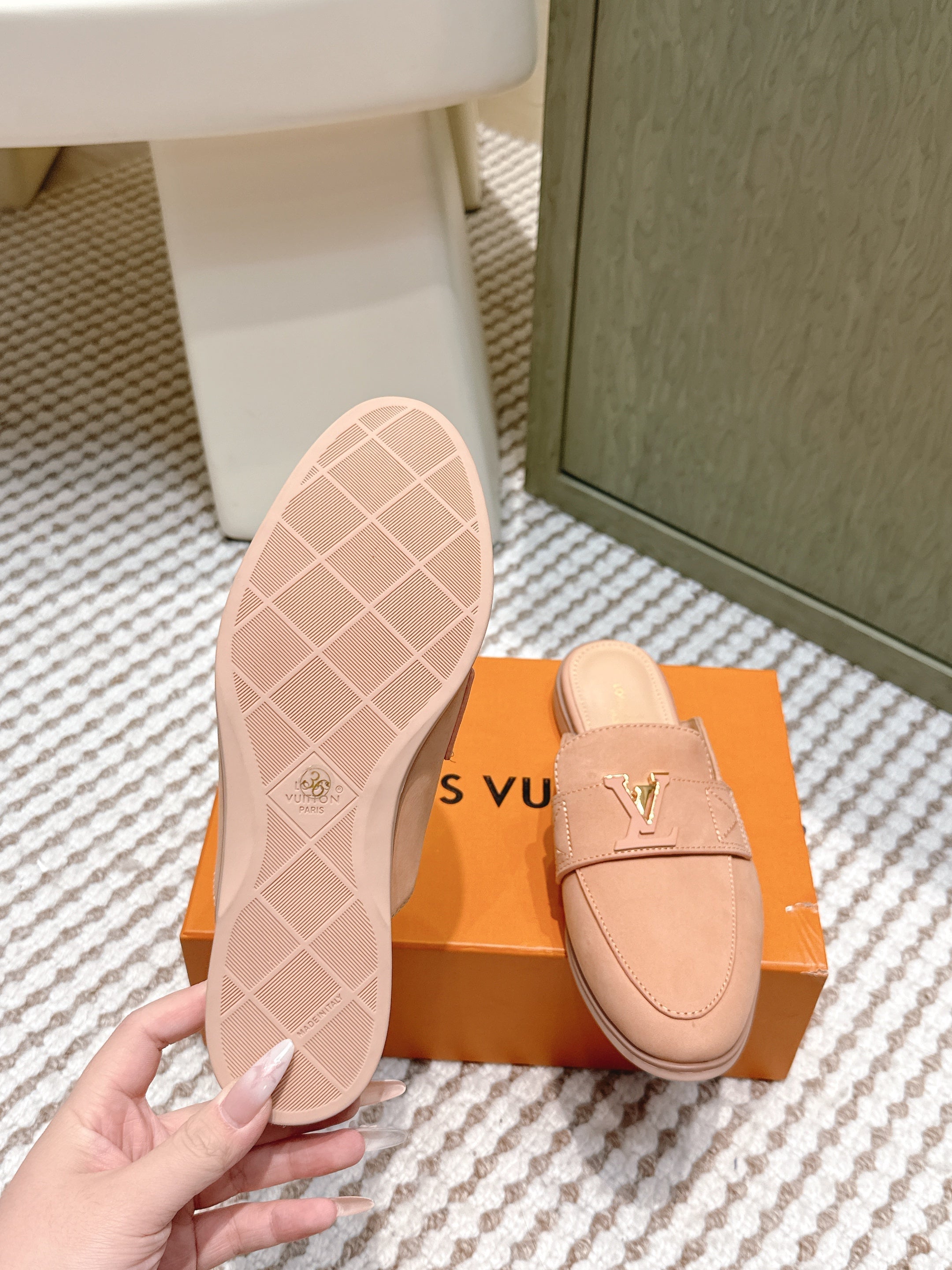 LV 26ss Mule Dusty Peach Nude Suede 657810