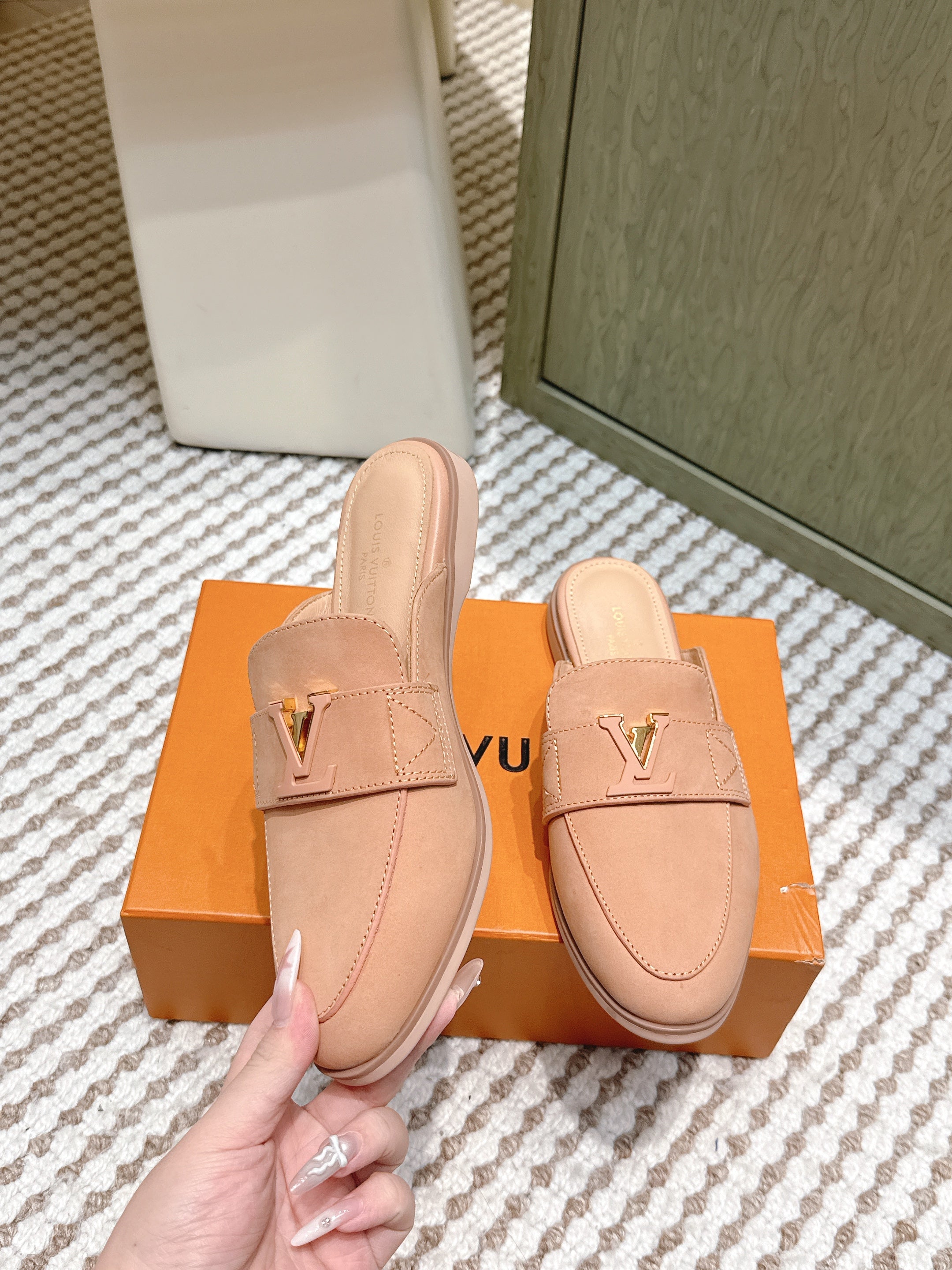 LV 26ss Mule Dusty Peach Nude Suede 657810