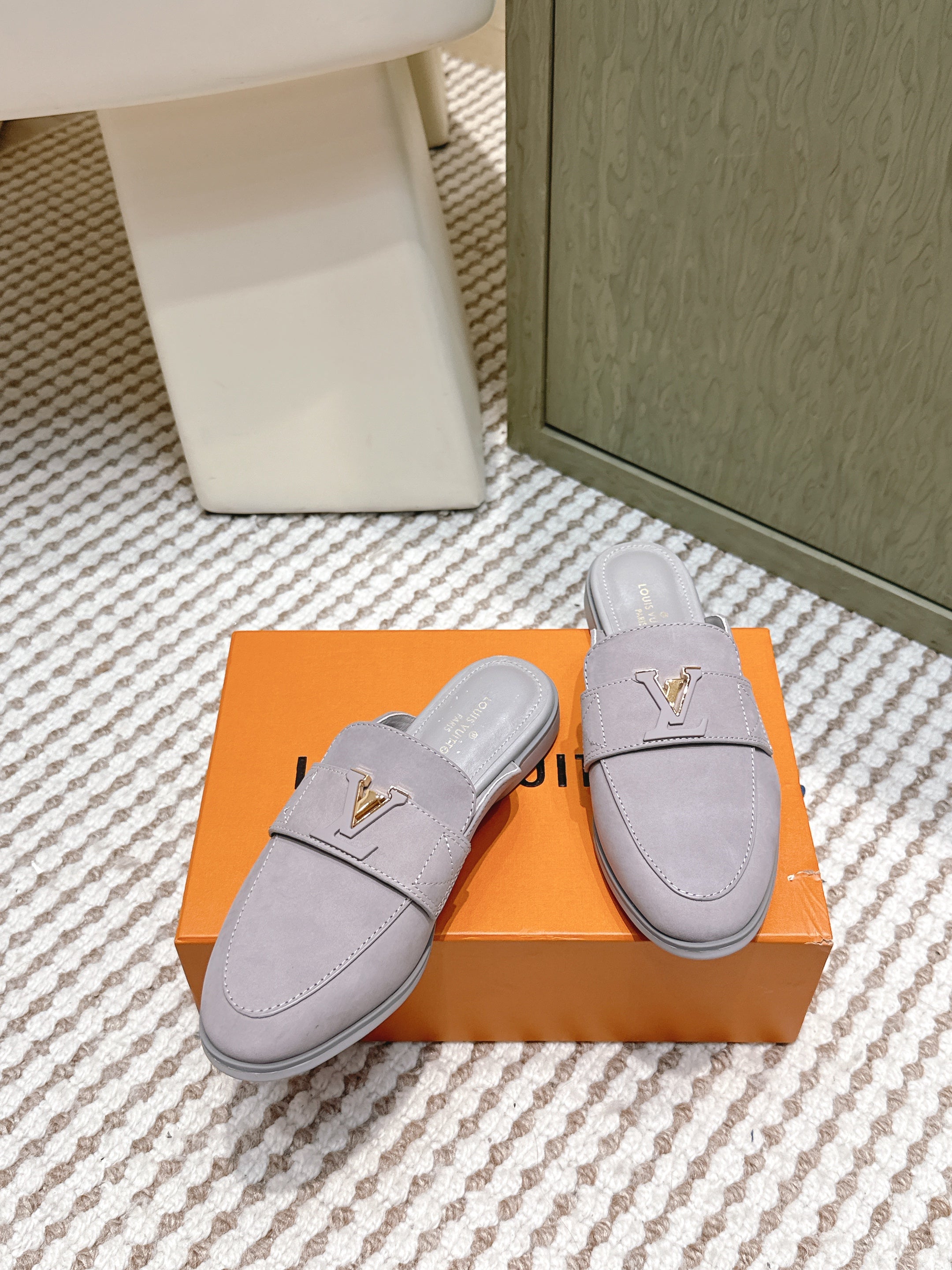 LV 26ss Mule Gray Suede 657811