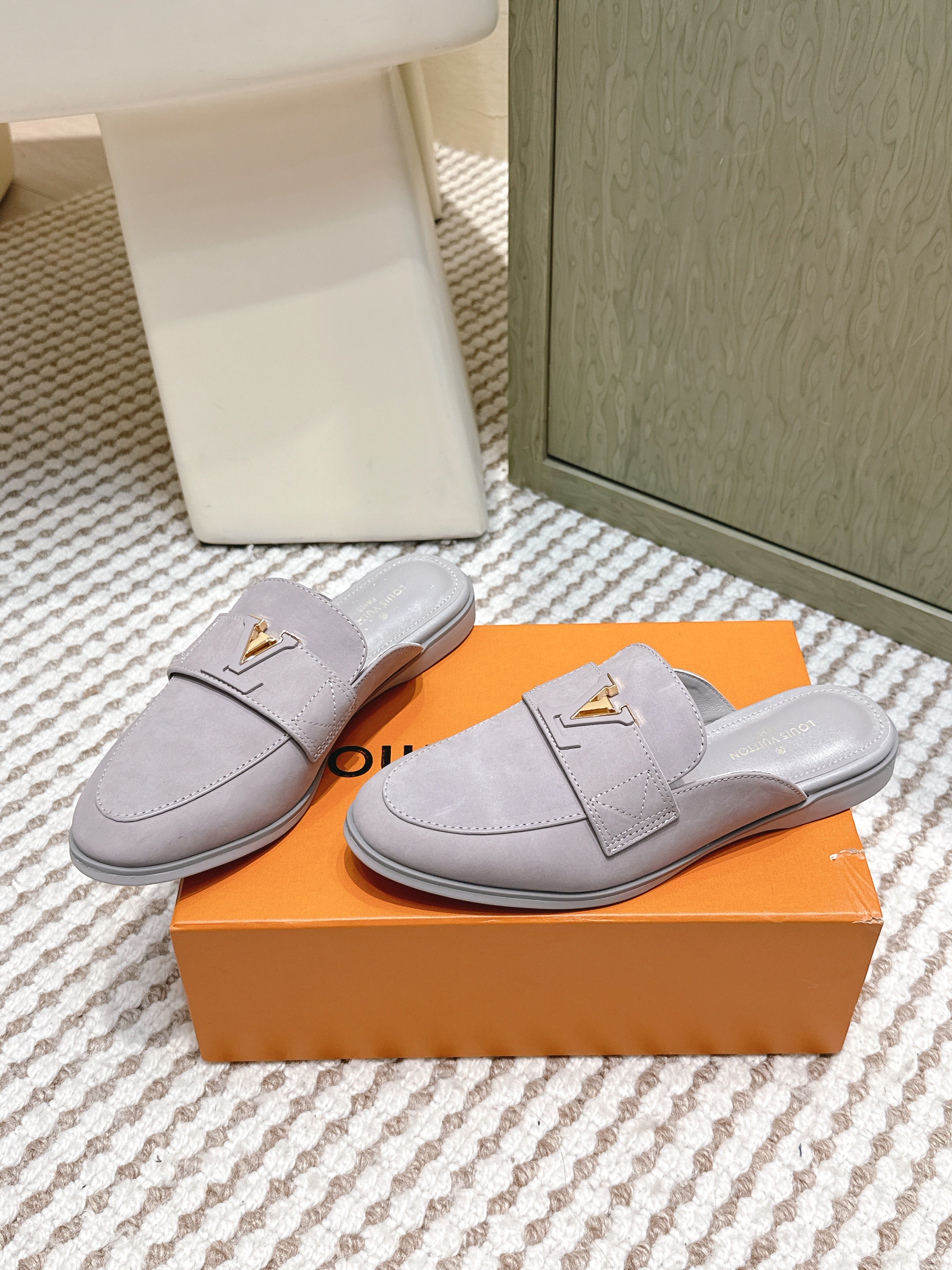 LV 26ss Mule Gray Suede 657811