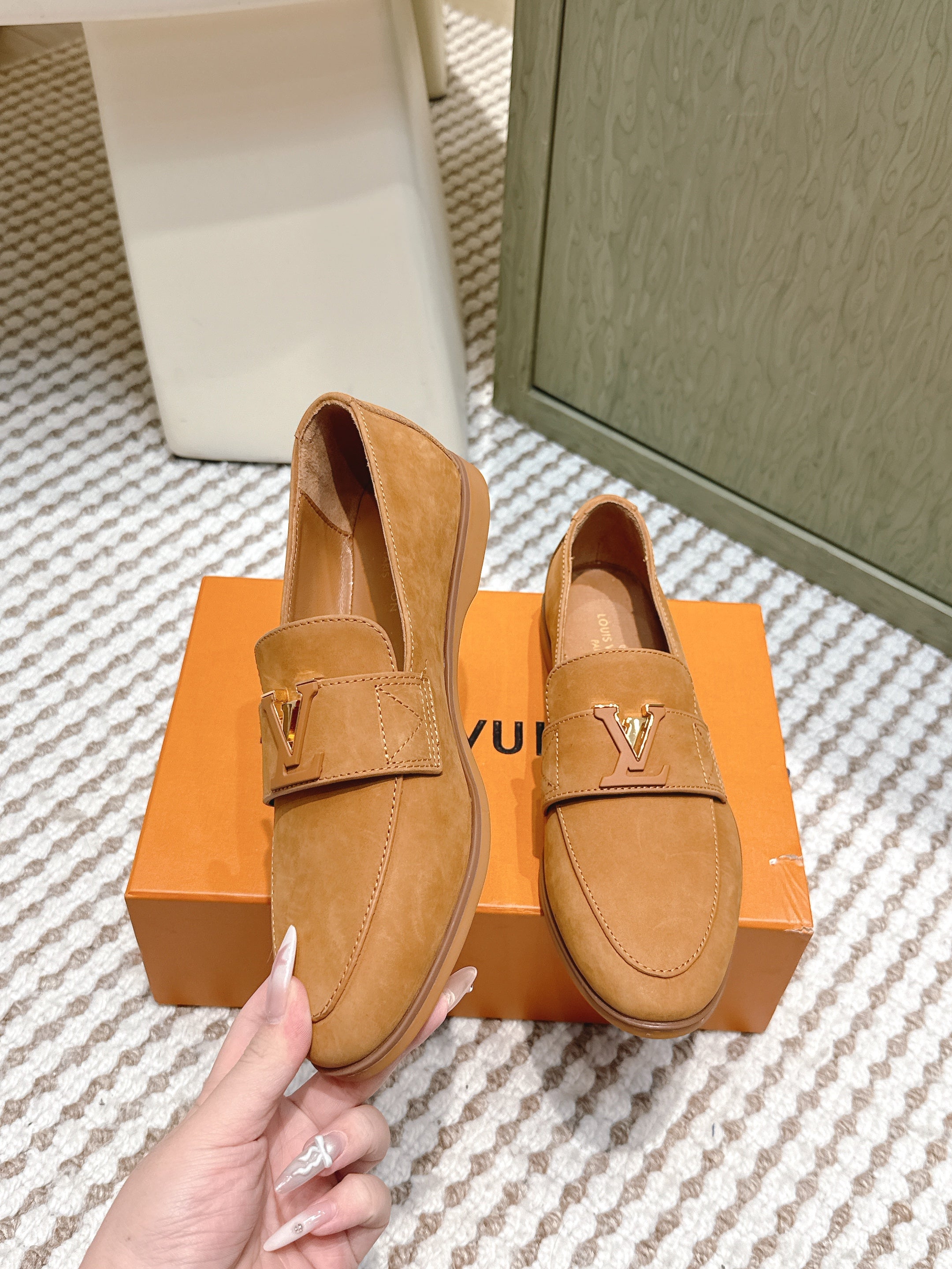 LV 26ss Loafers Camel Brown Suede 657814