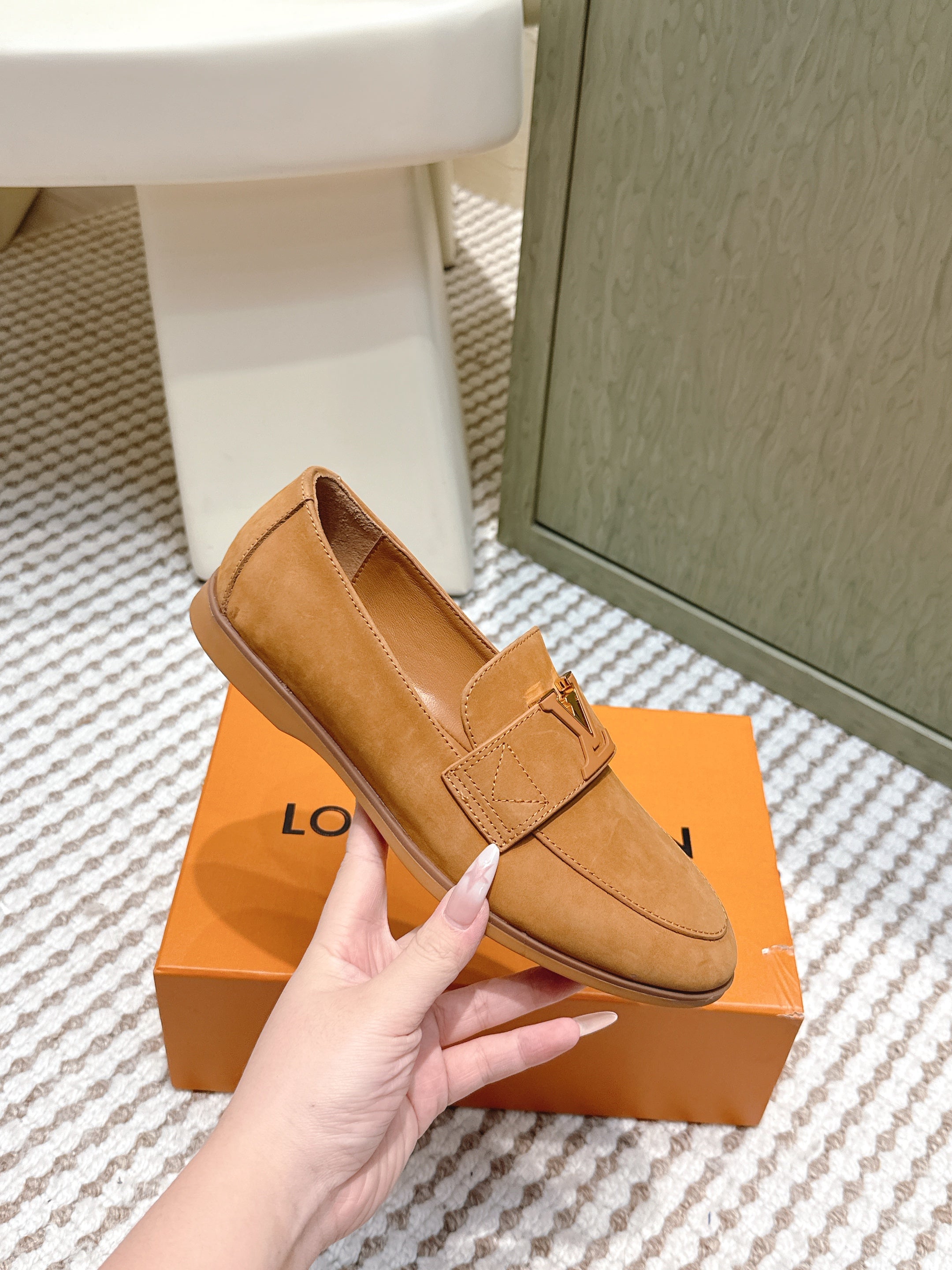 LV 26ss Loafers Camel Brown Suede 657814