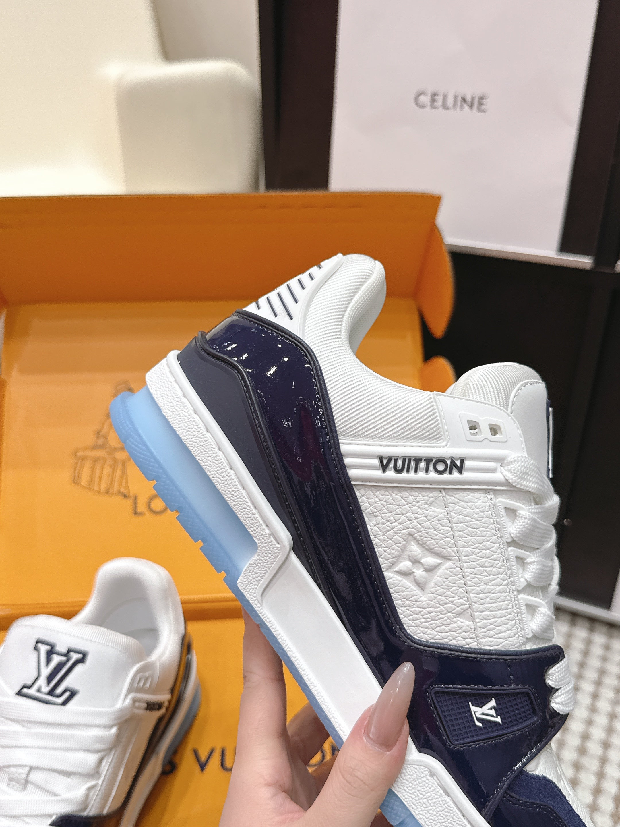 LV 26ss Trainer Sneakers White Navy Blue Cowhide 657937