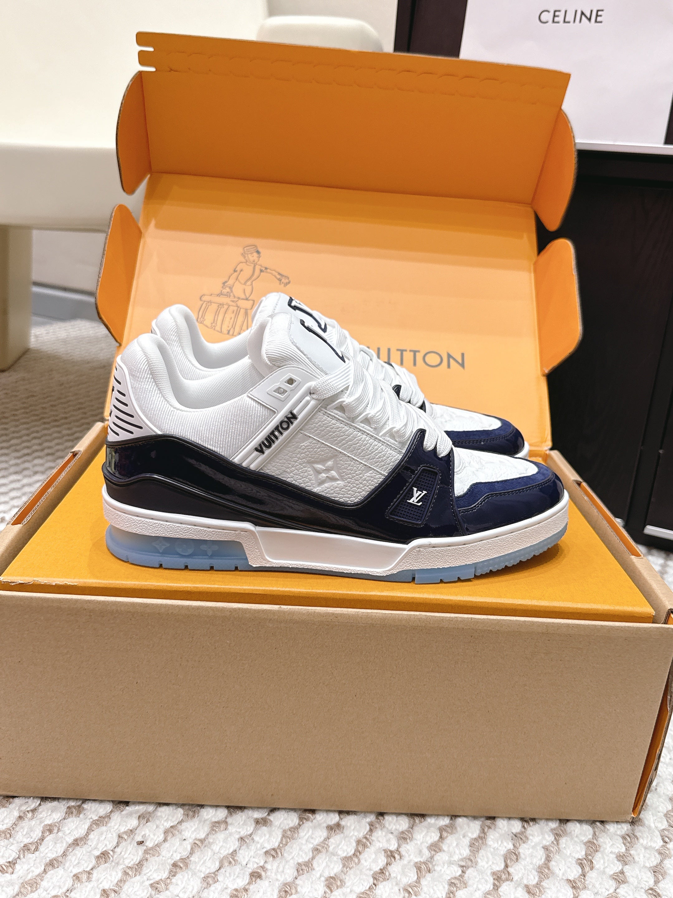 LV 26ss Trainer Sneakers White Navy Blue Cowhide 657937