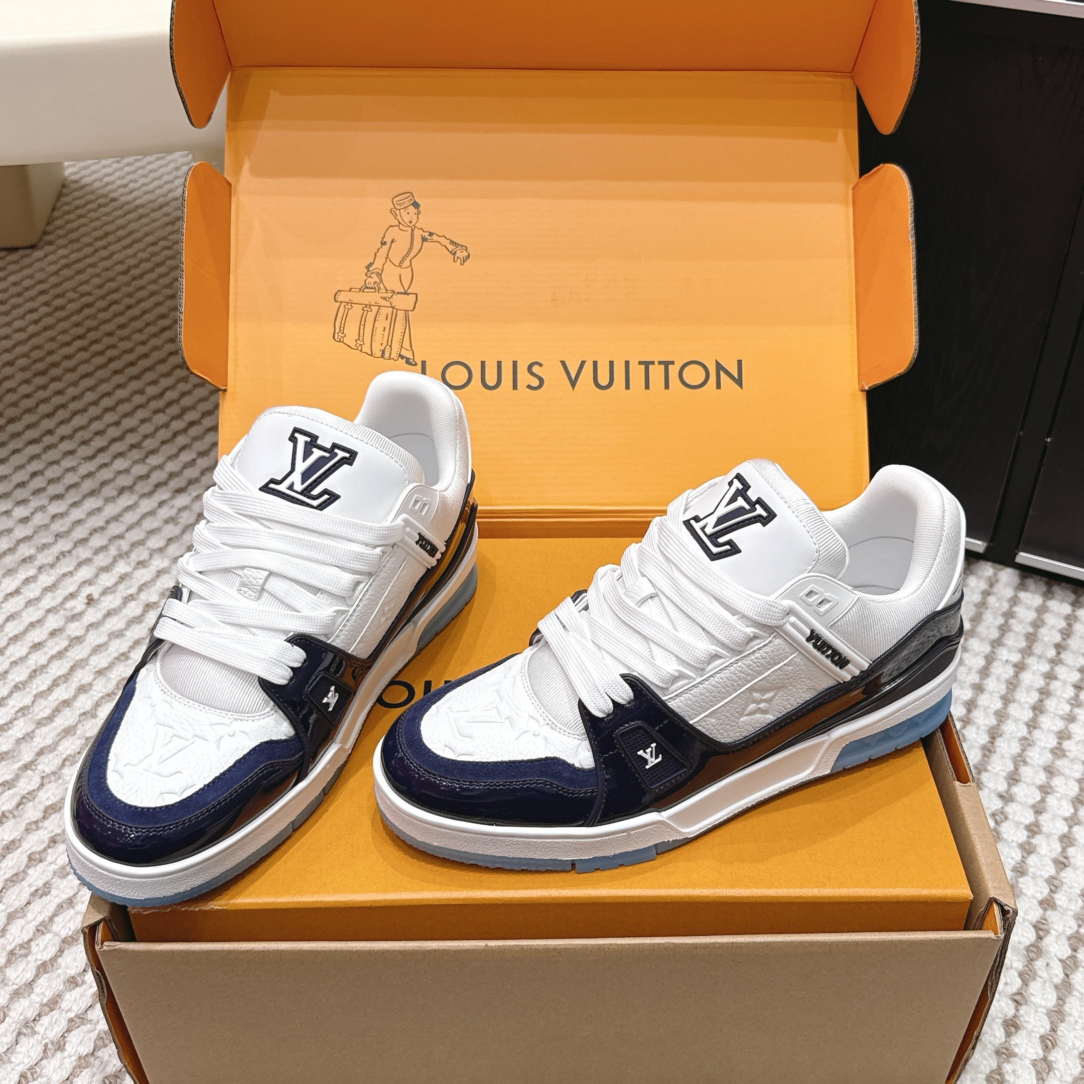 LV 26ss Trainer Sneakers White Navy Blue Cowhide 657937