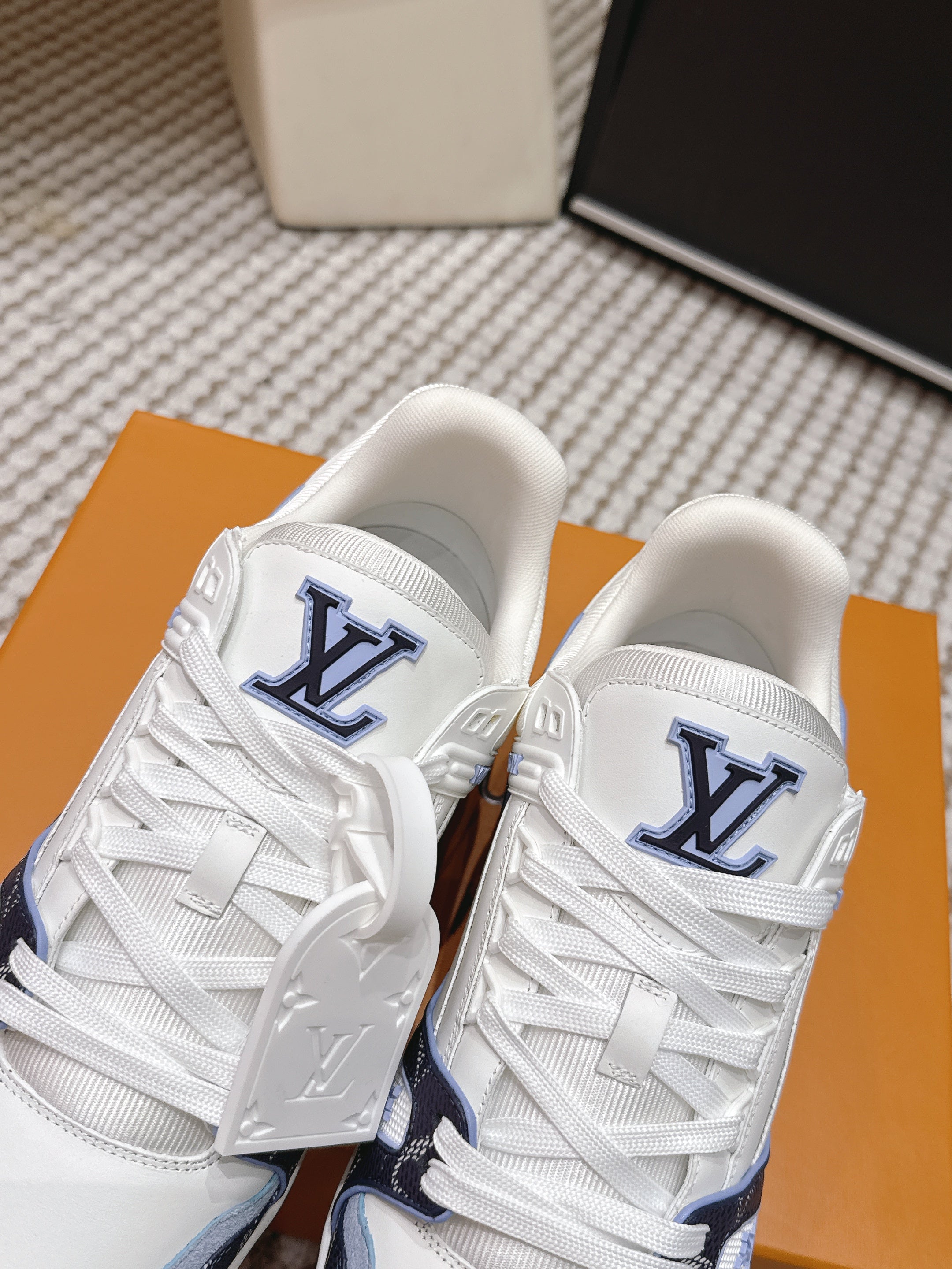LV 26ss Trainer Sneakers White Navy Blue Cowhide 632428