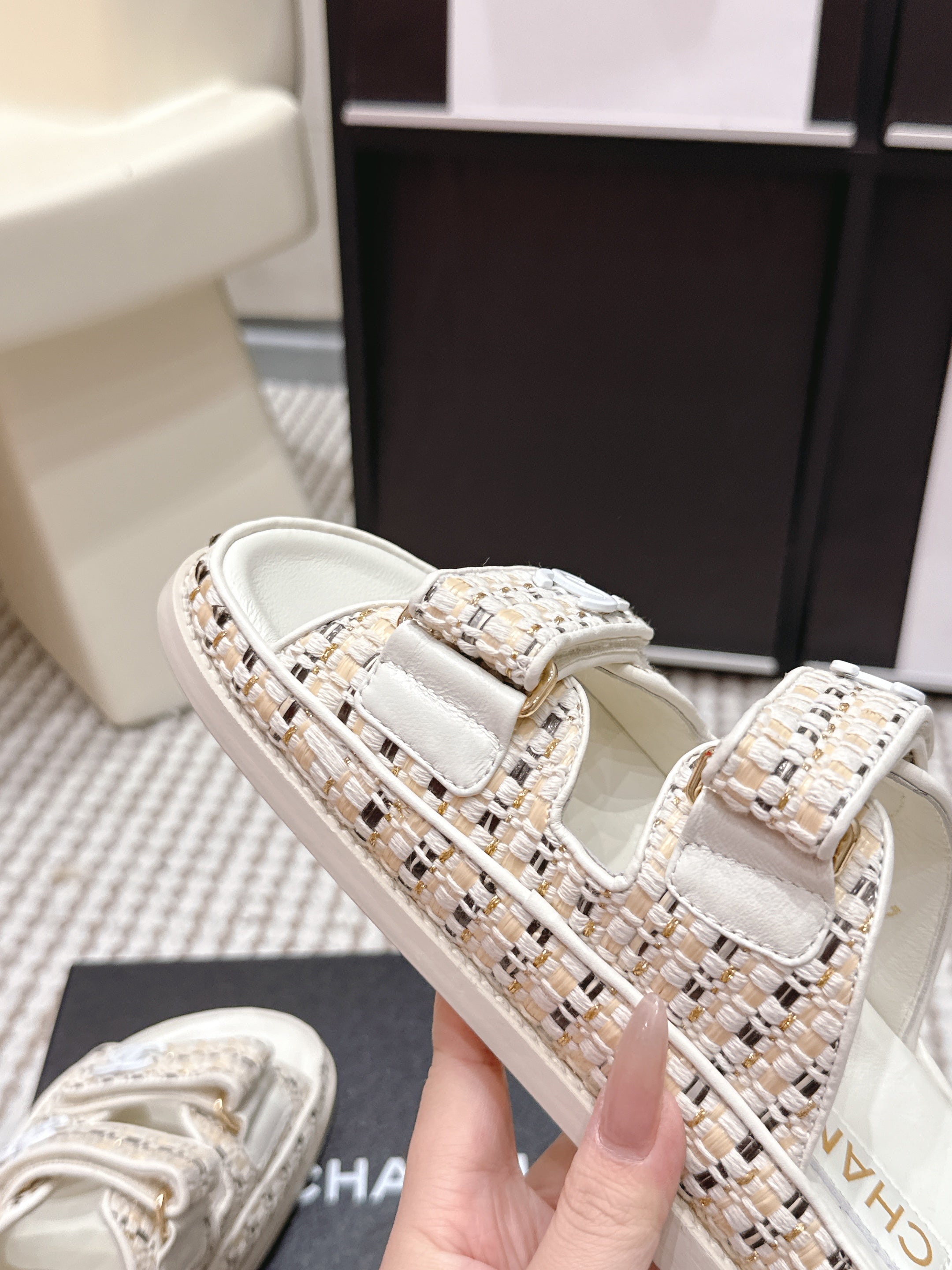 CC 26s Sandals Beige Leather Raffia 632397