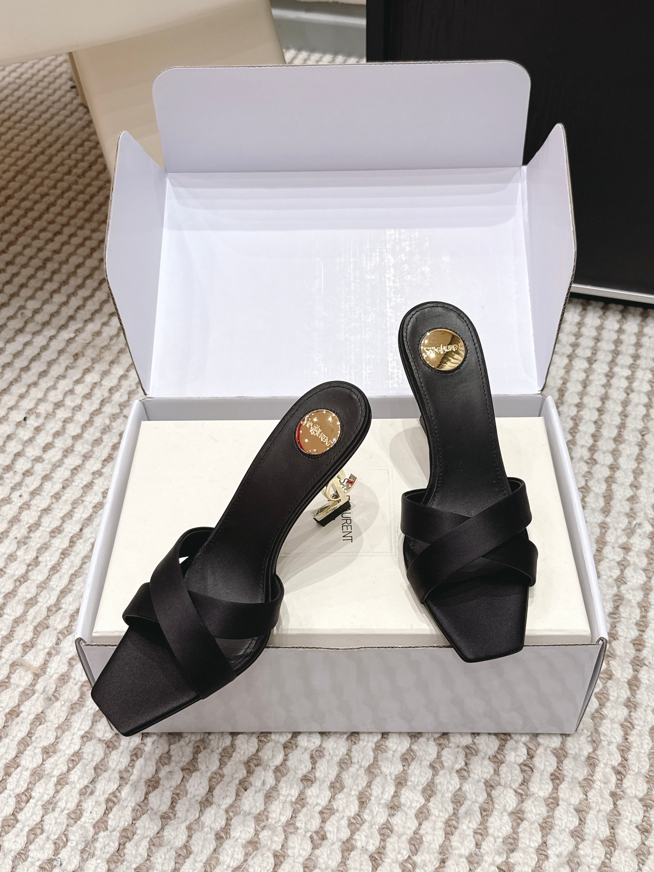 YSL 26ss High-Heeled Mules 85 Black Satin Leather 660672