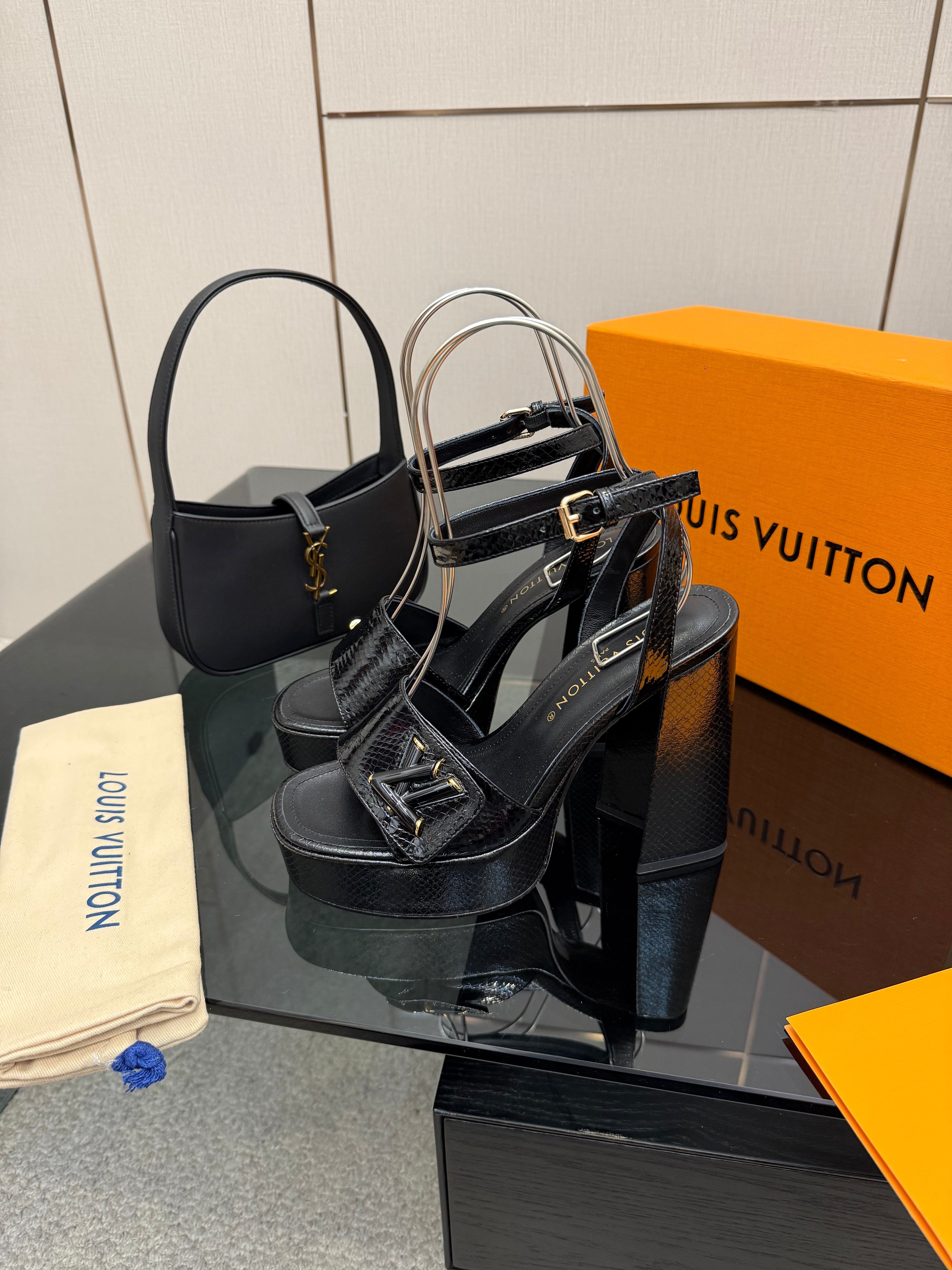 LV 26ss Platform Sandals 110 Black Embossed Snakeskin Leather 629613