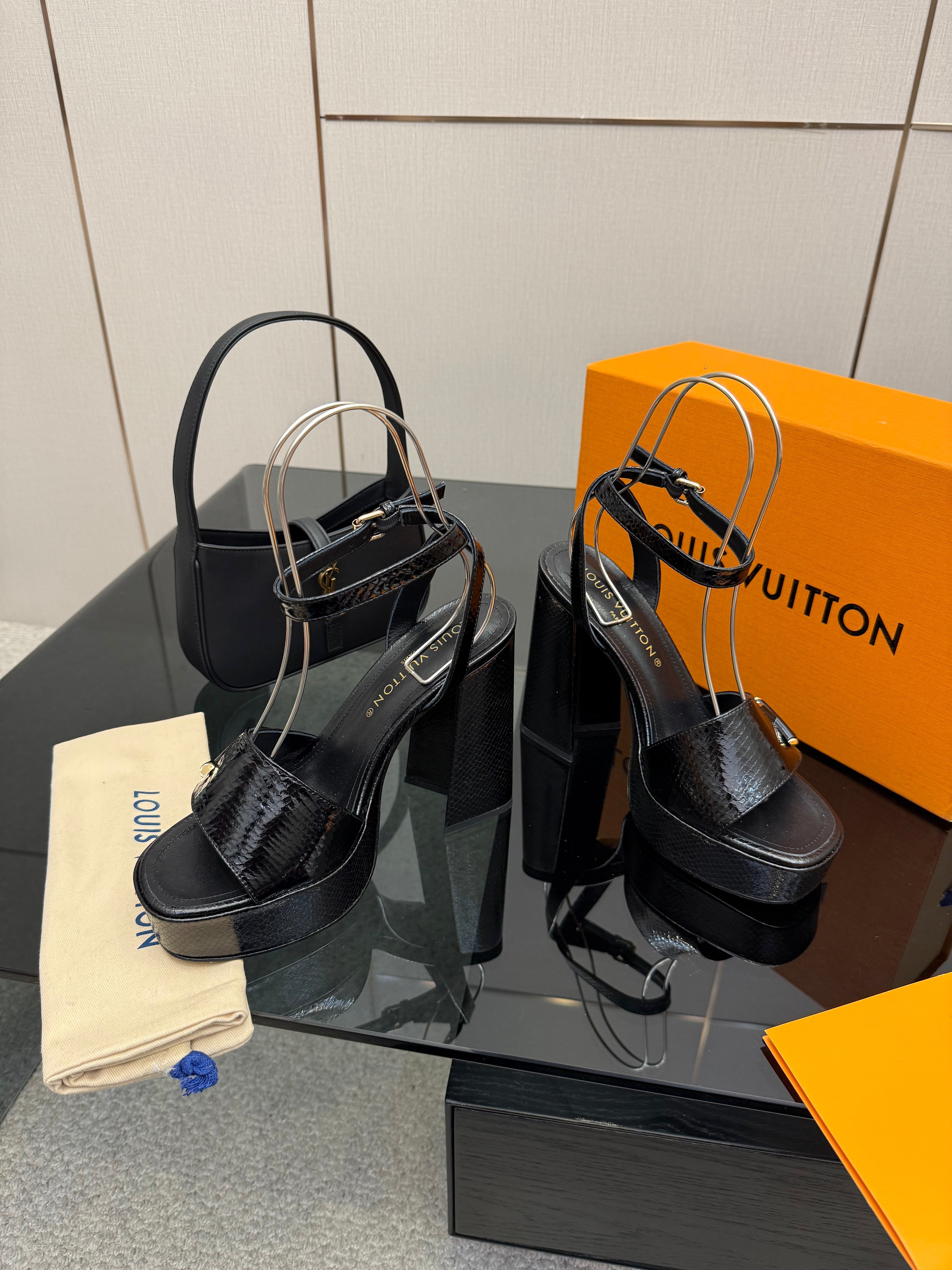 LV 26ss Platform Sandals 110 Black Embossed Snakeskin Leather 629613