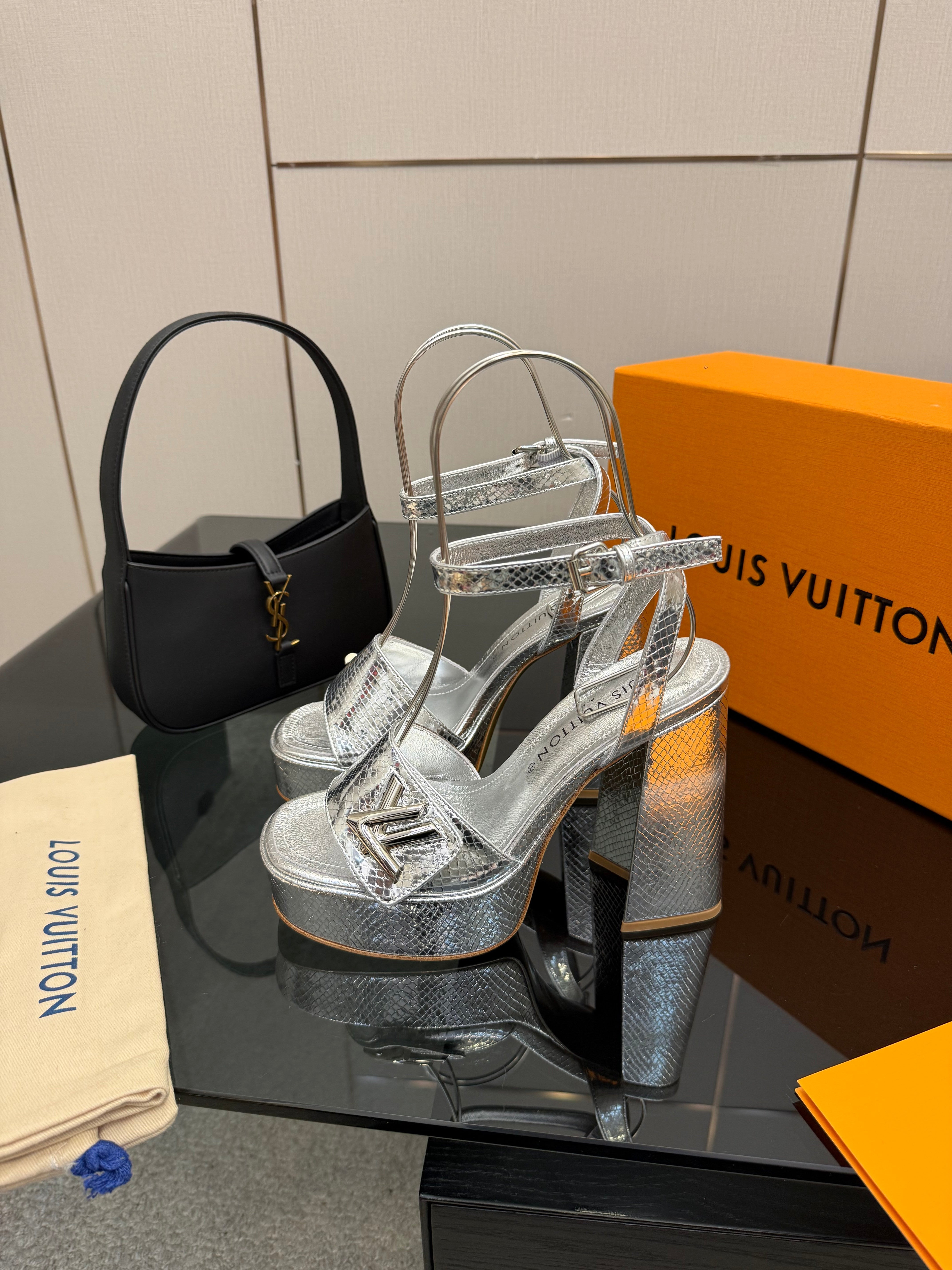 LV 26ss Platform Sandals 110 Metallic Silver Embossed Snakeskin Leather 629614
