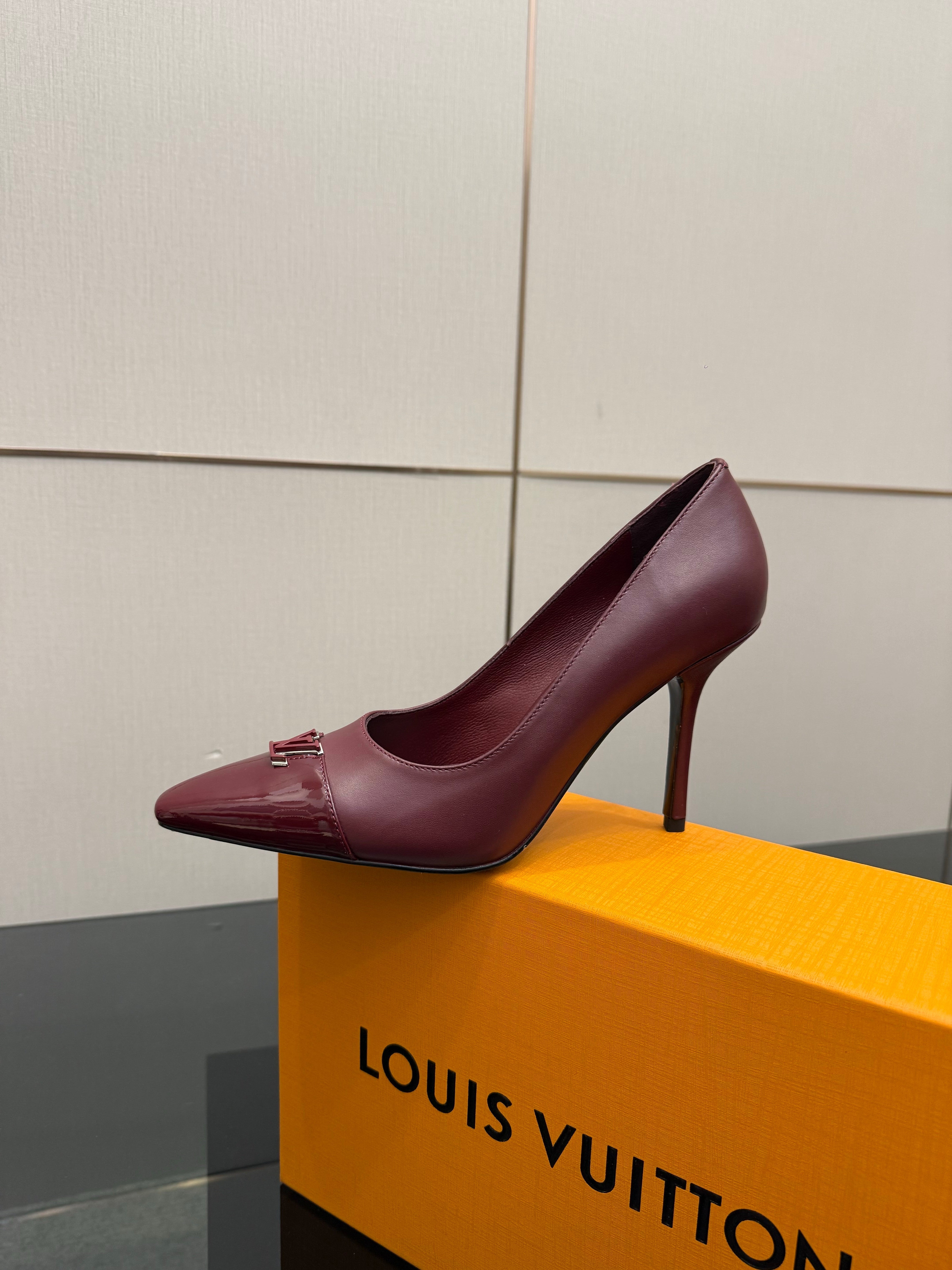 LV 26ss Heel Pump 90 Burgundy Patent Leather 629626