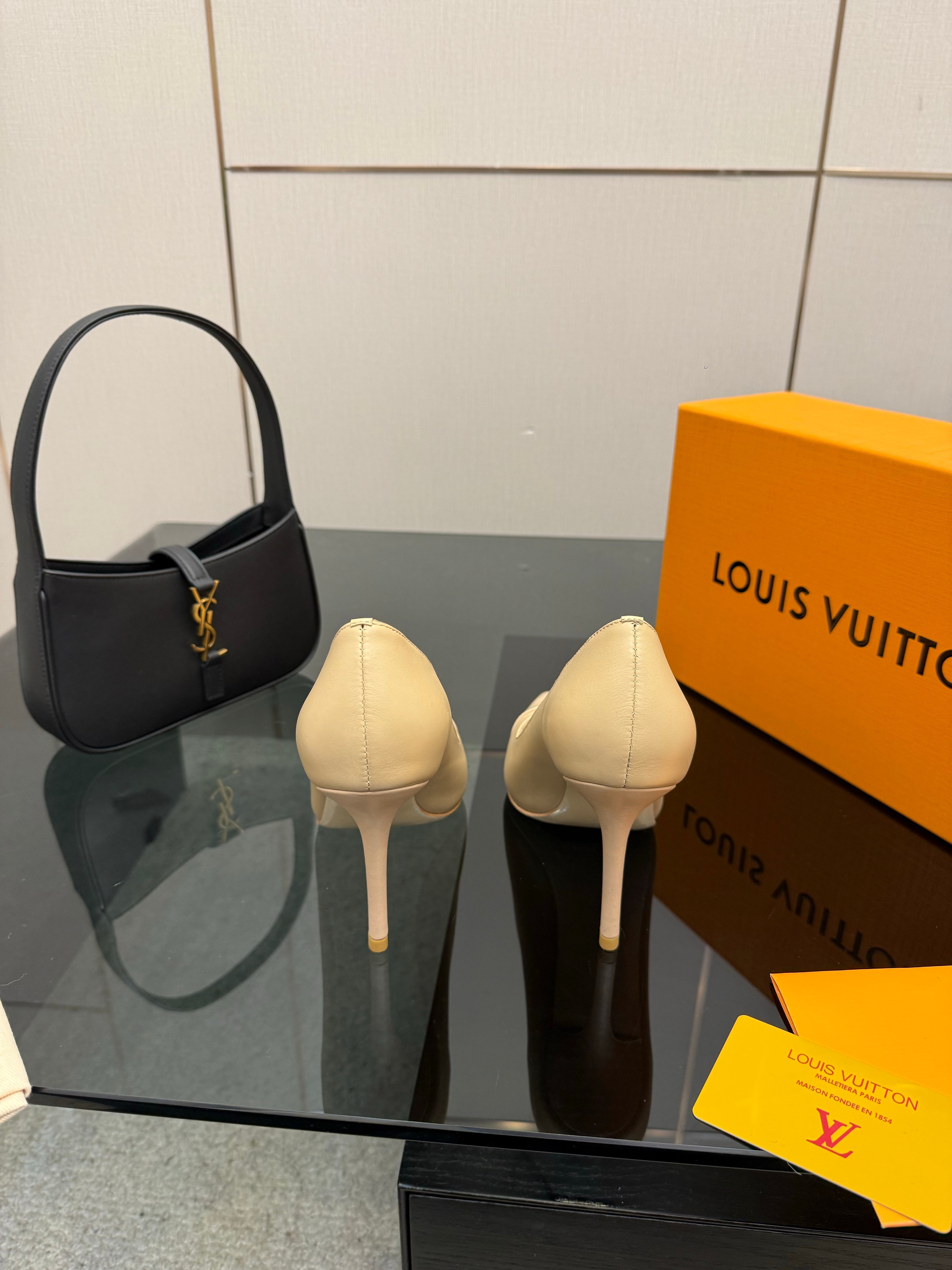 LV 26ss Heel Pump 90 Beige Patent Leather 629628