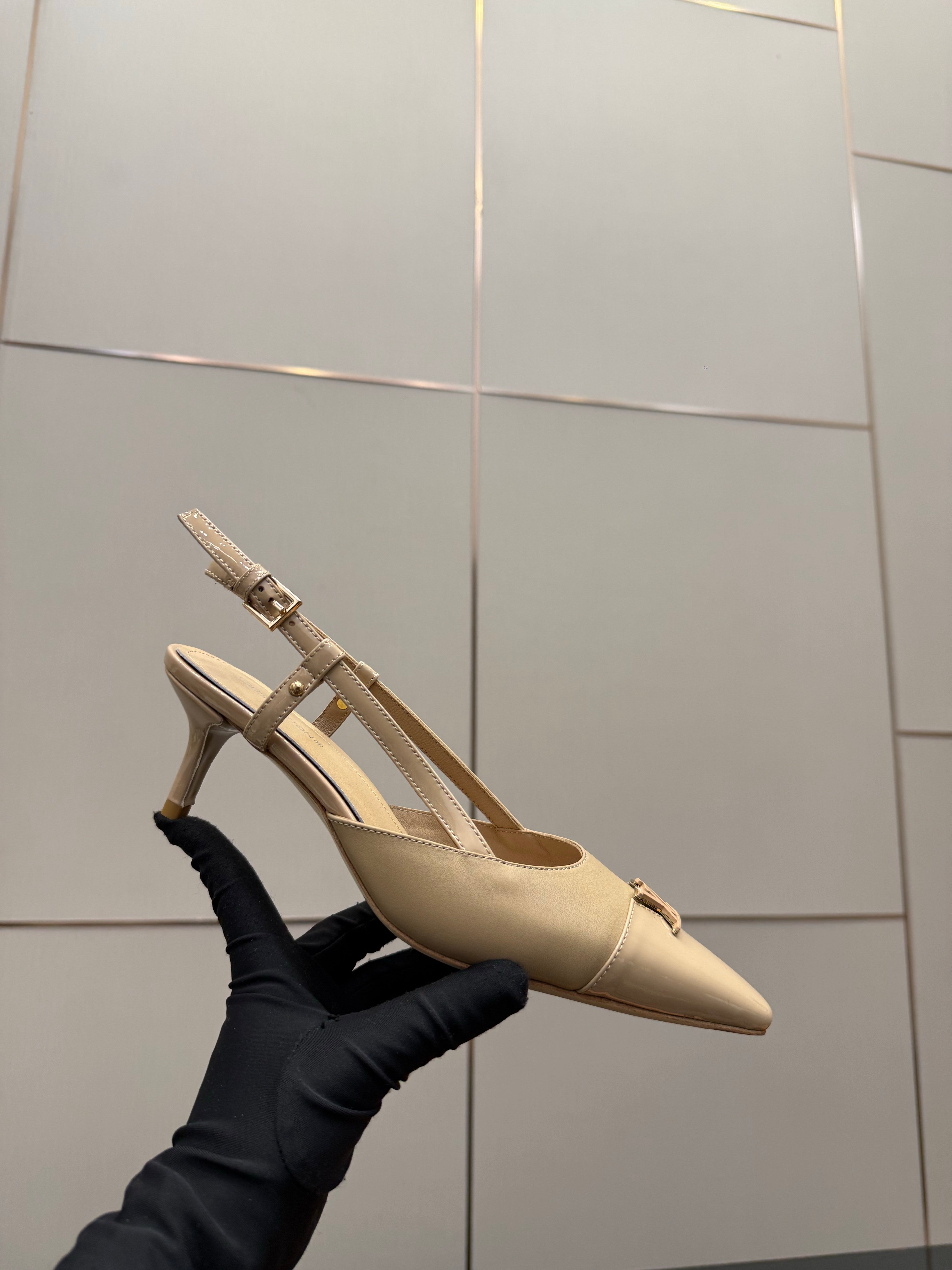 LV 26ss Slingback 55 Beige Patent Leather 629639