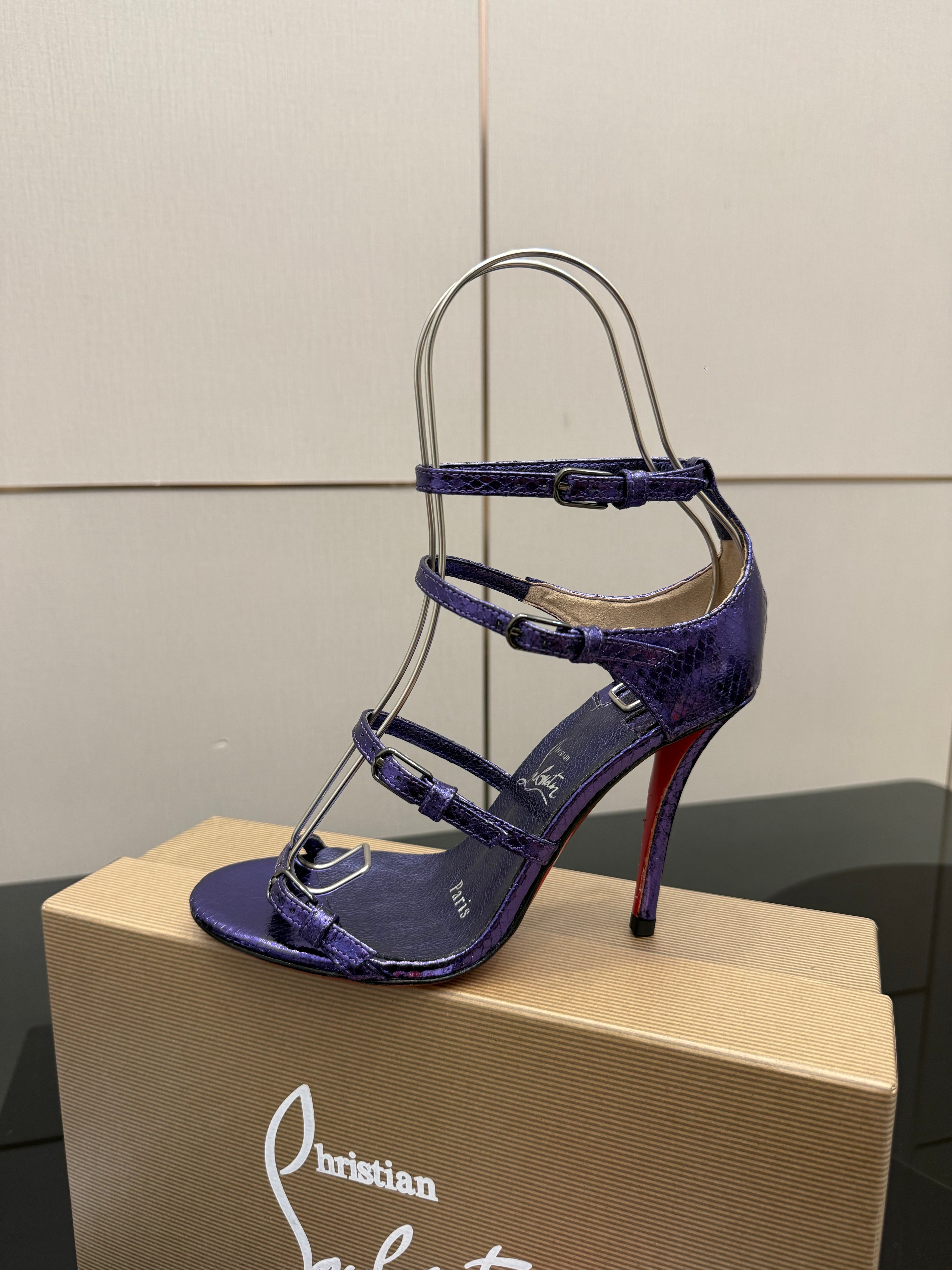 Christian Louboutin Loubigirl Spikes 100mm Sandal Grained PatentLeather 828167