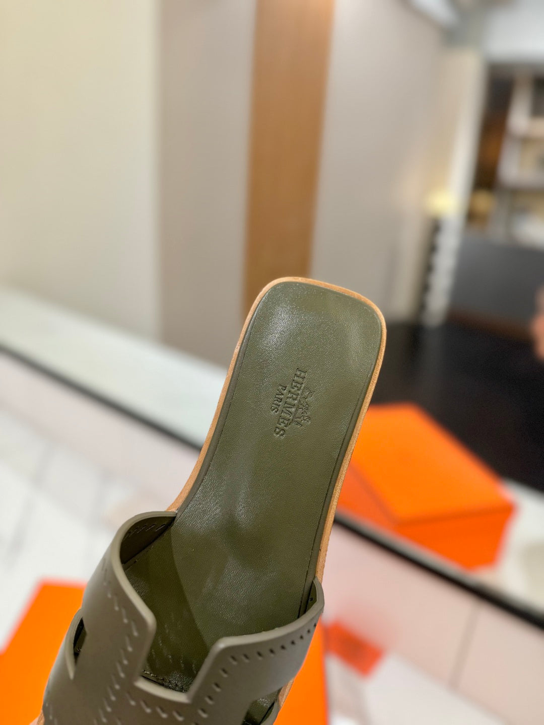 HM Oran Sandal Army Green Perforate Cowhide 294875