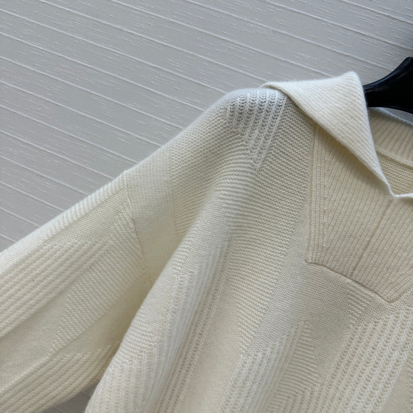 HM 25 White Cashmere Jacquard Sweater 02654