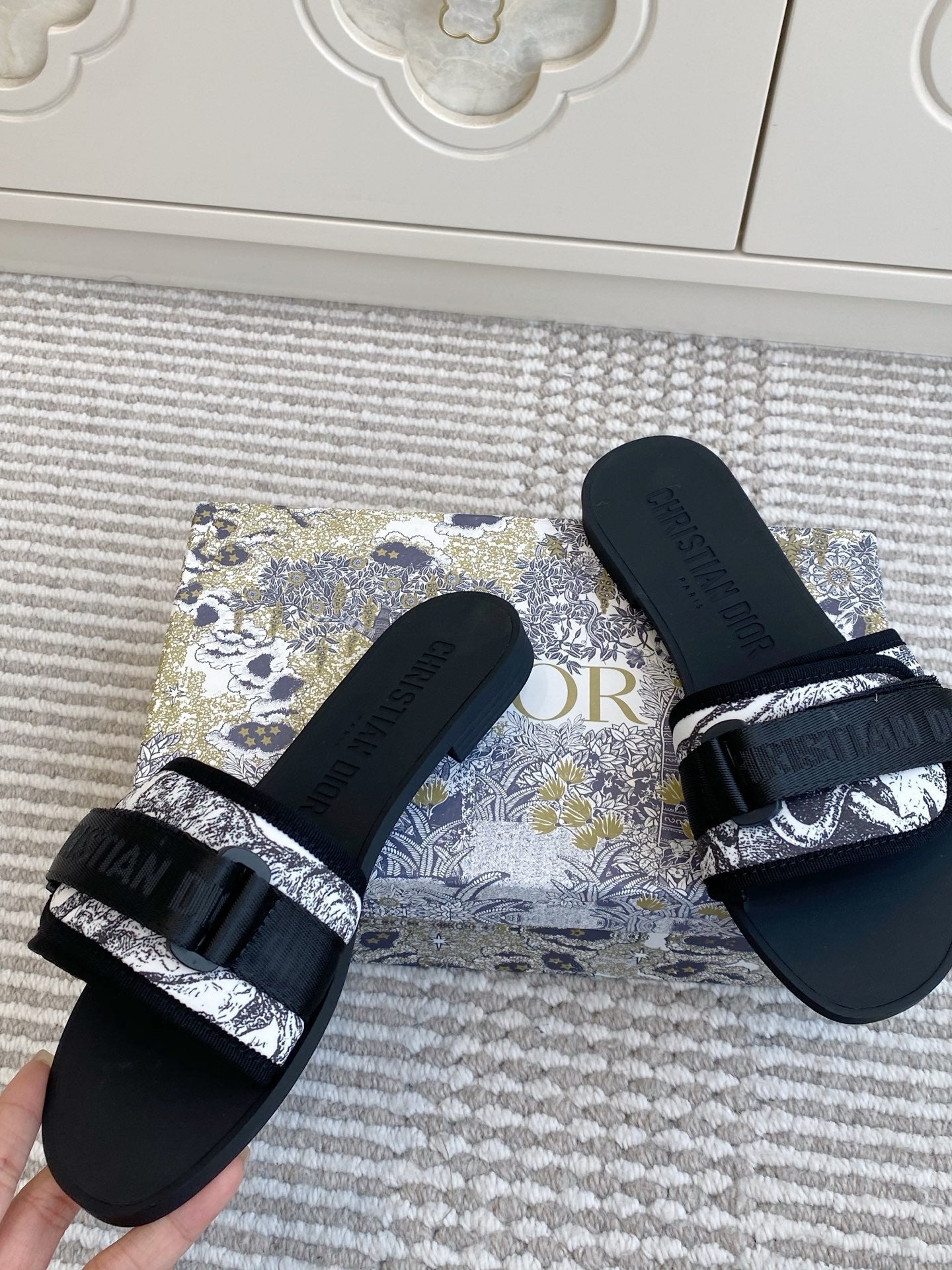 CD 26s Flat Slippers Black White Canvas Rubber 648130