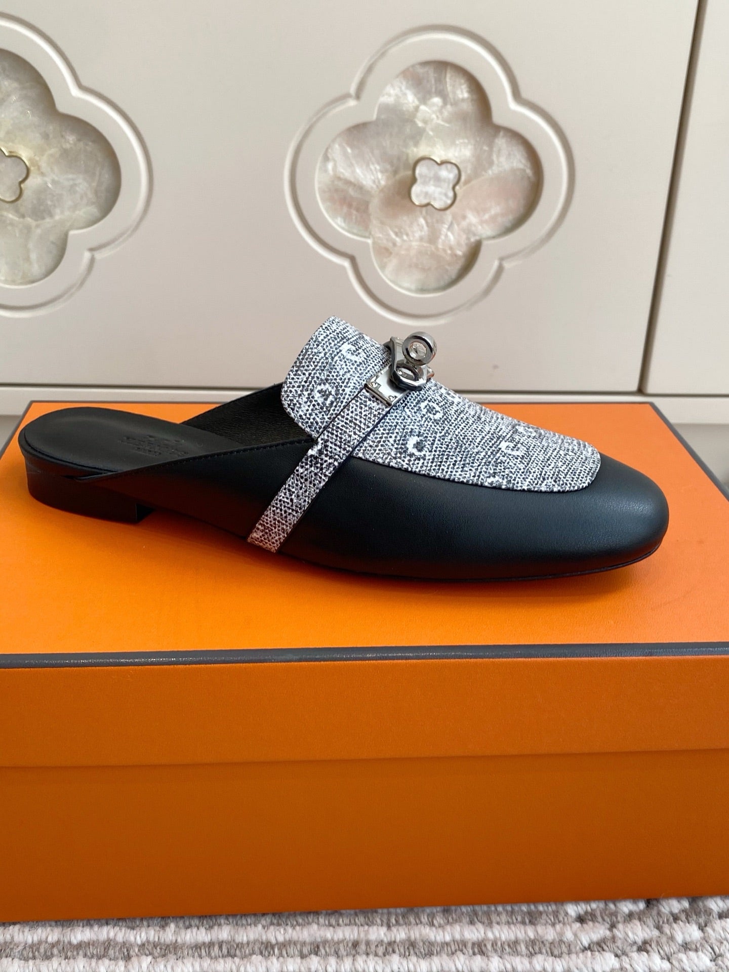 HM Oz Mules Calfskin 858870