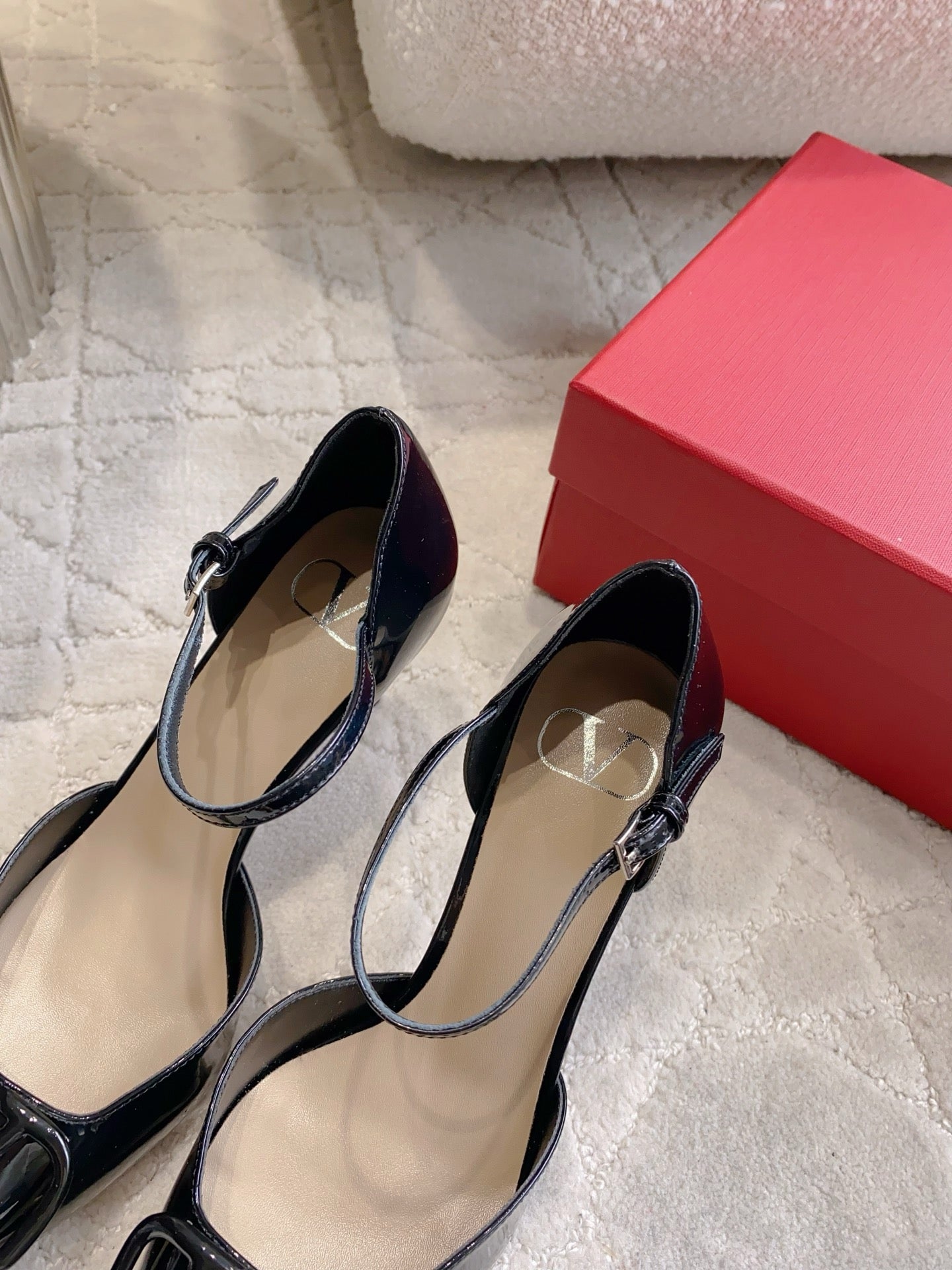 VT 26s Mary Jane Sandals 75 Patent Leather 724384