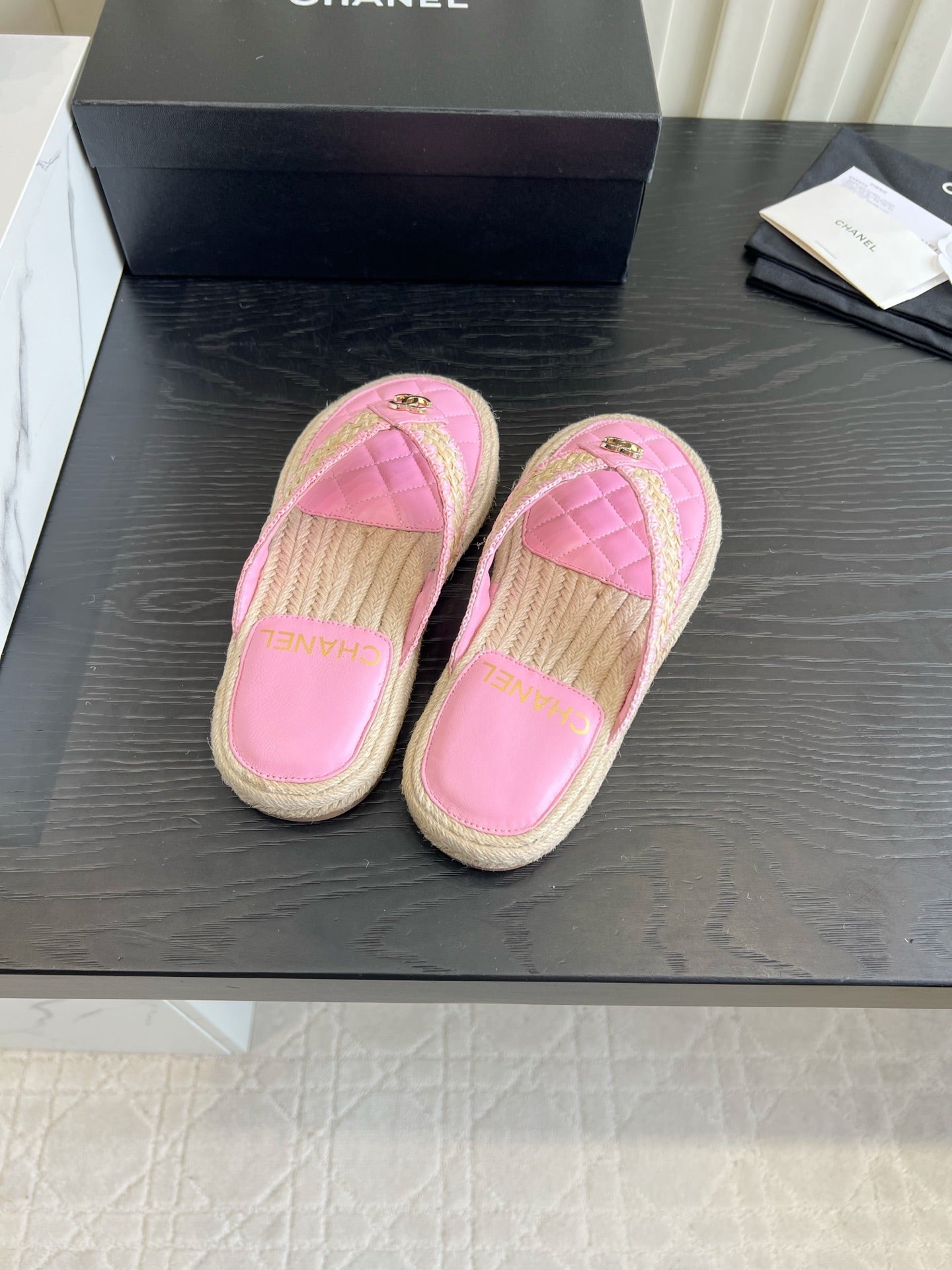 Chanel 2026 Flip-Flops Sandals Straw Leather 977297
