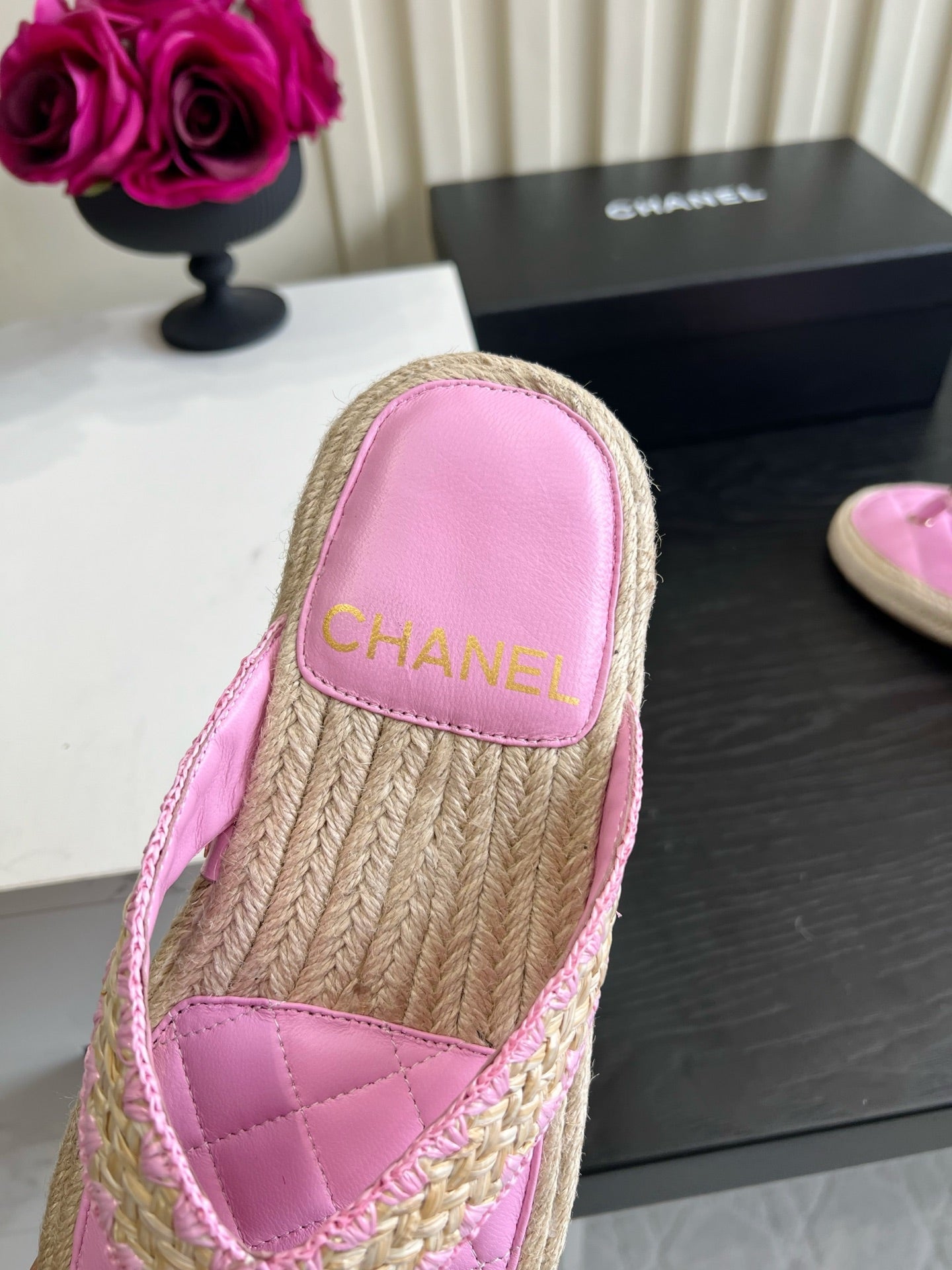 Chanel 2026 Flip-Flops Sandals Straw Leather 977297
