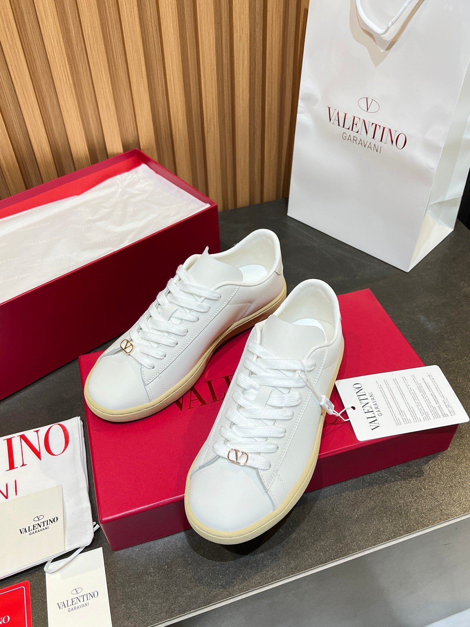 VT 25S  Casual Sneakers White Cowhide 563095