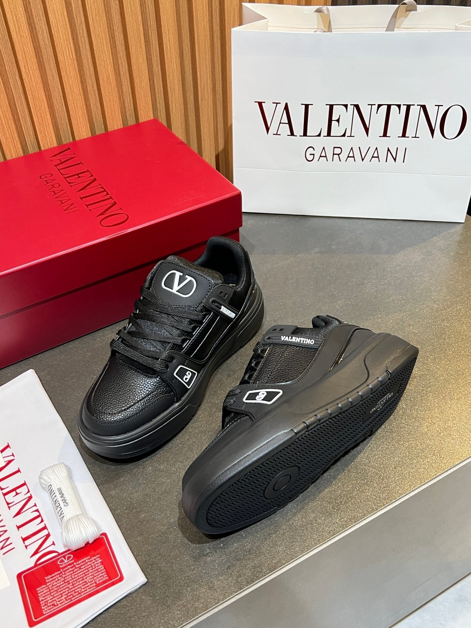 VT 25S Couple Sneakers Black Calfskin 563123