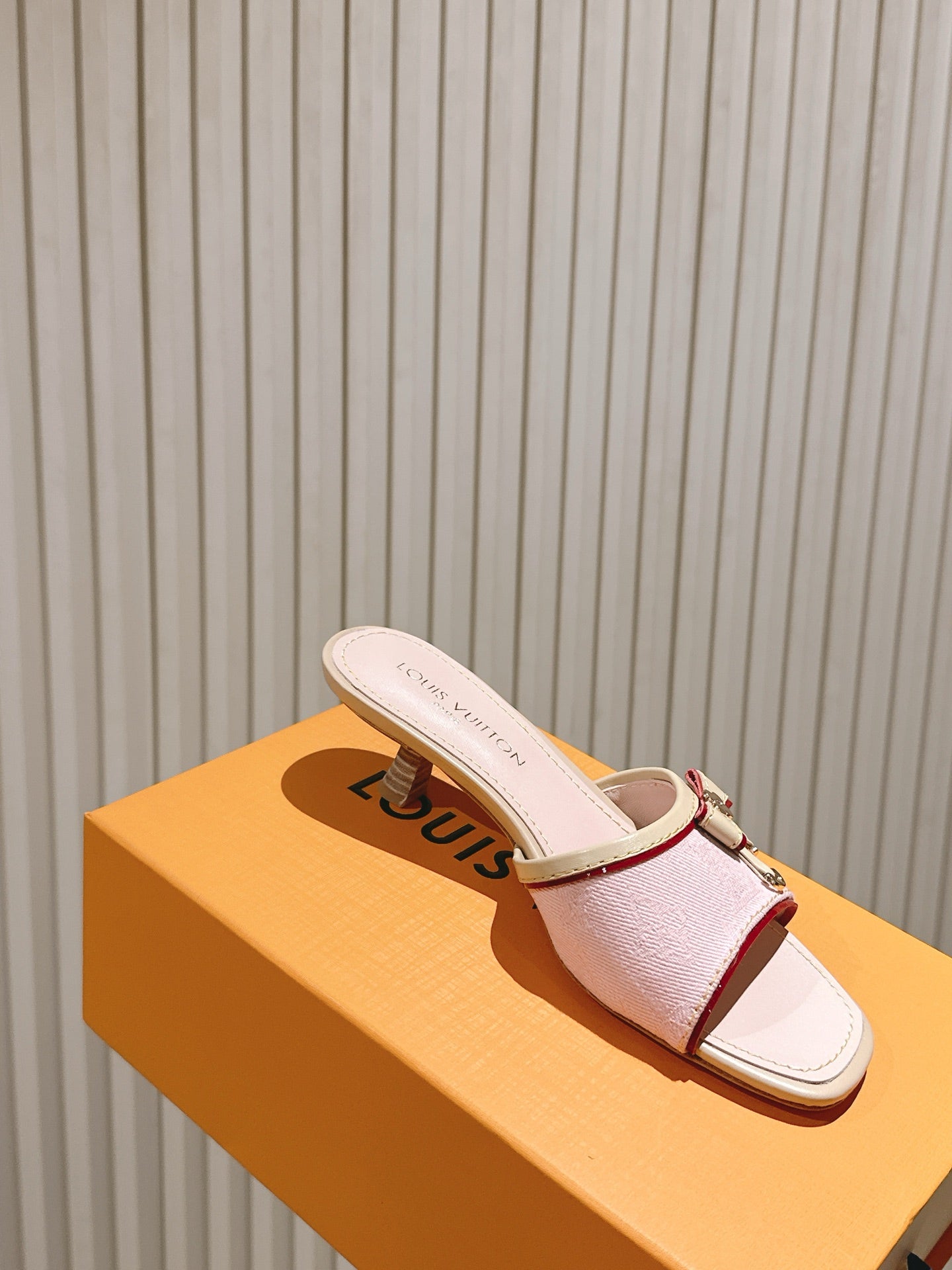 LV 26ss Slippers 45 Light Pink Genuine Leather 656910