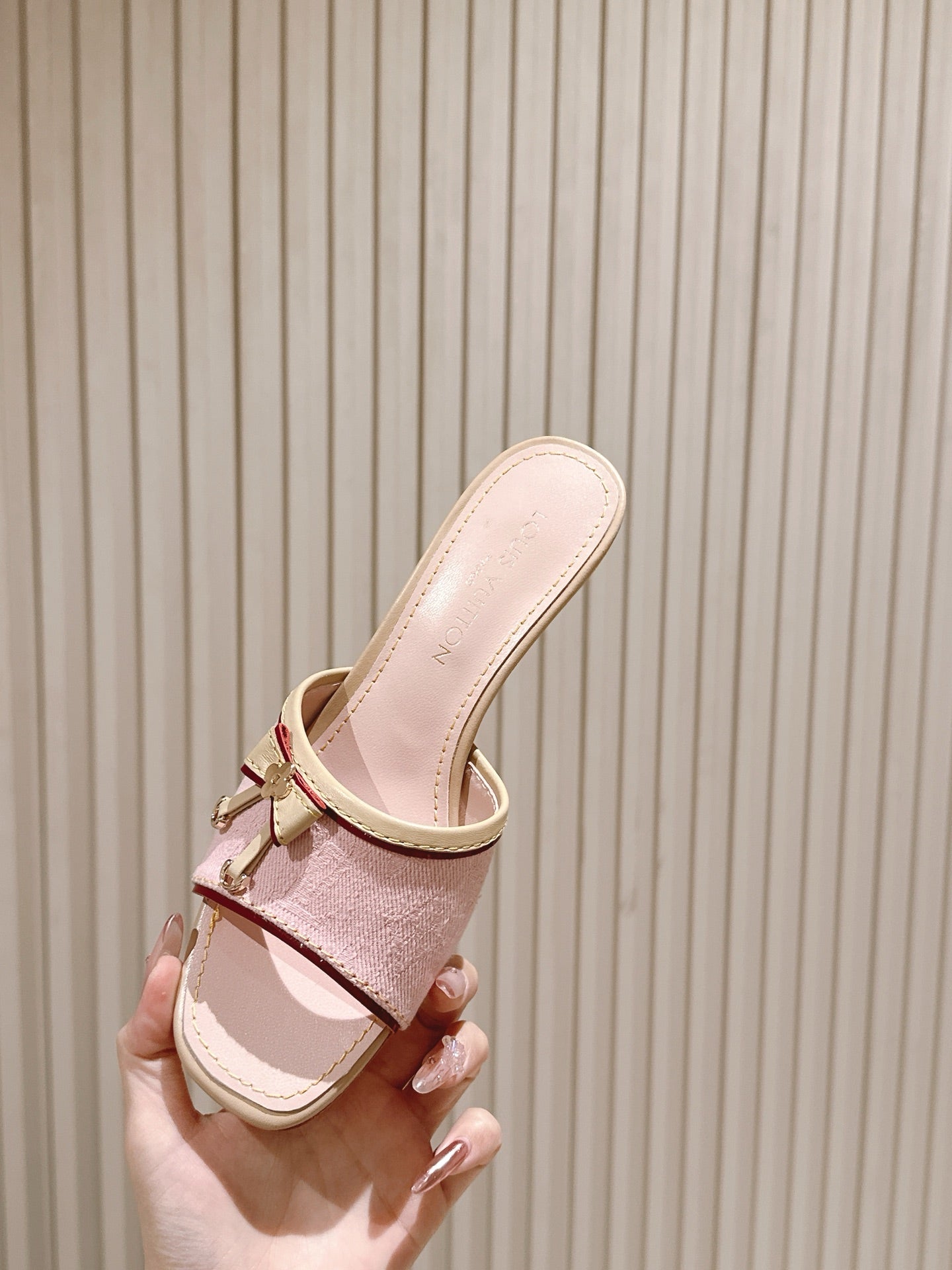 LV 26ss Slippers 45 Light Pink Genuine Leather 656910