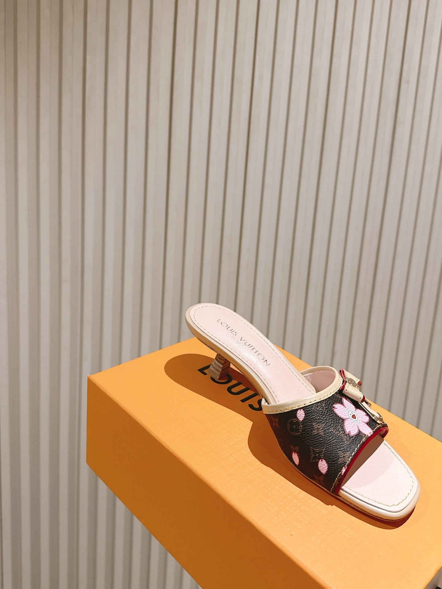 LV 26ss Slippers 45 Brown Light Pink Genuine Leather 656911