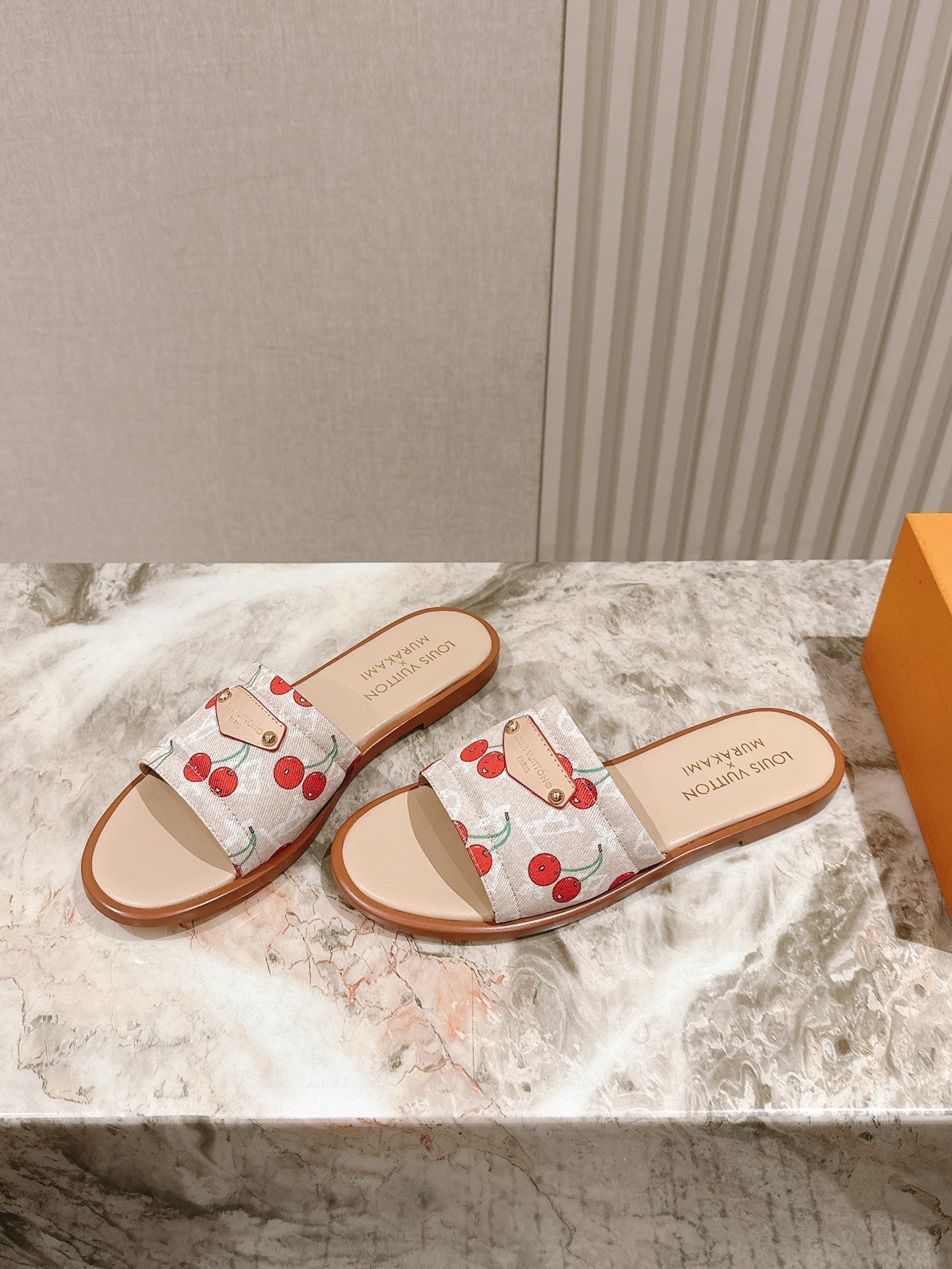 LV 26ss Slippers Beige White Red Denim Leather 656932