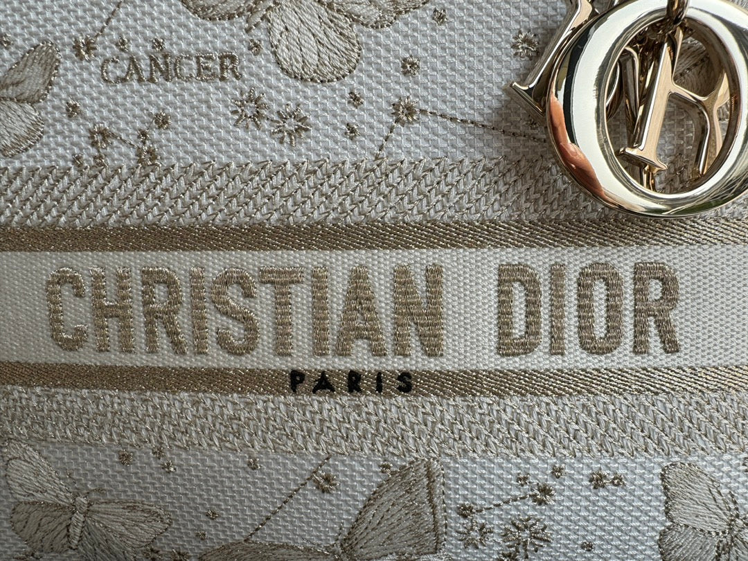 medium lady 24 white beige embroidery canvas