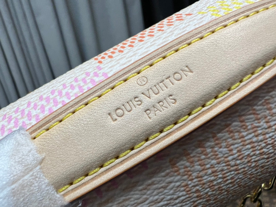 pochette metis east west 21.5 peach damier coasted canvas