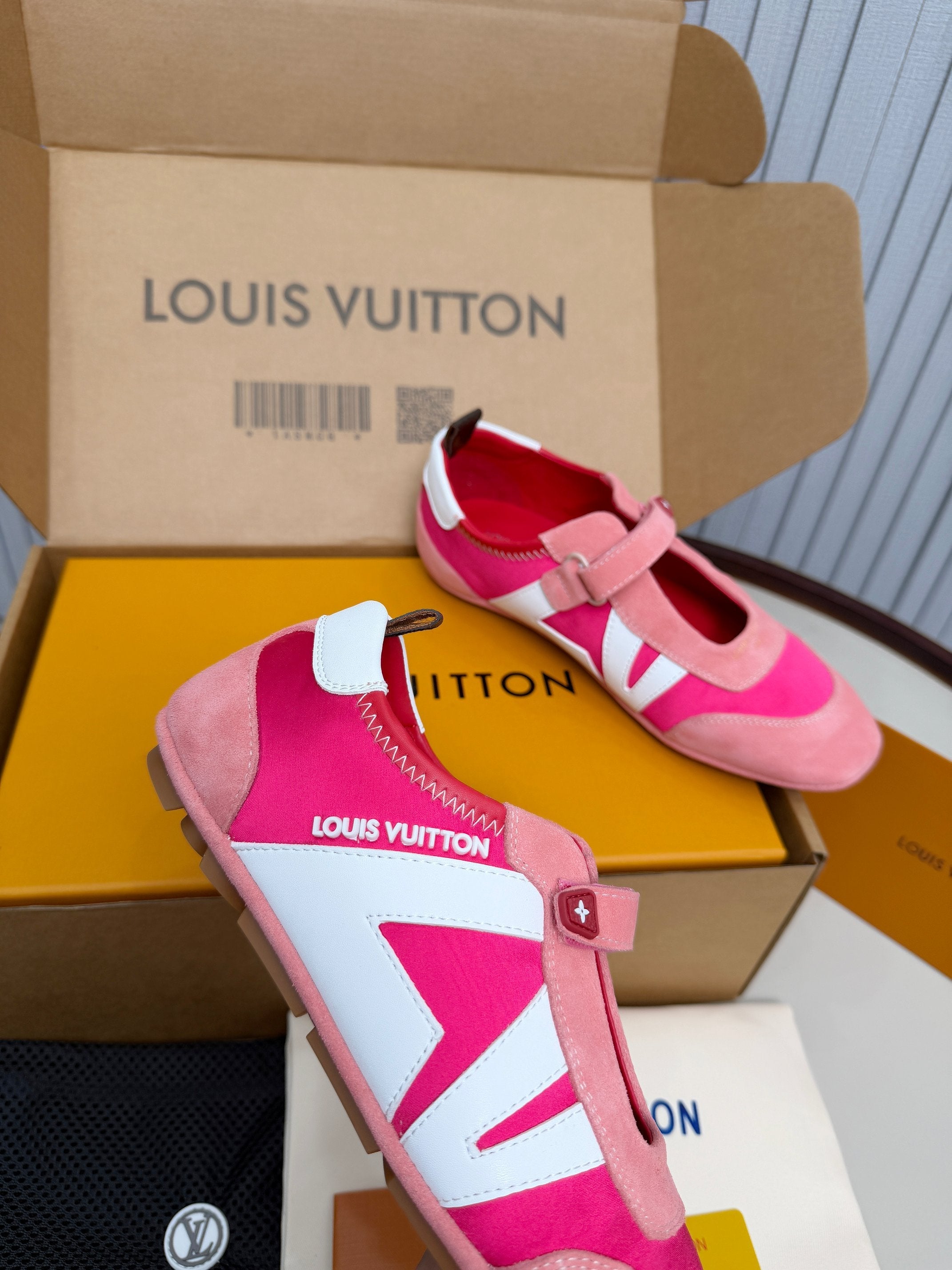 LV 26ss Sneakerina Mary Jane Pink White Suede 674021