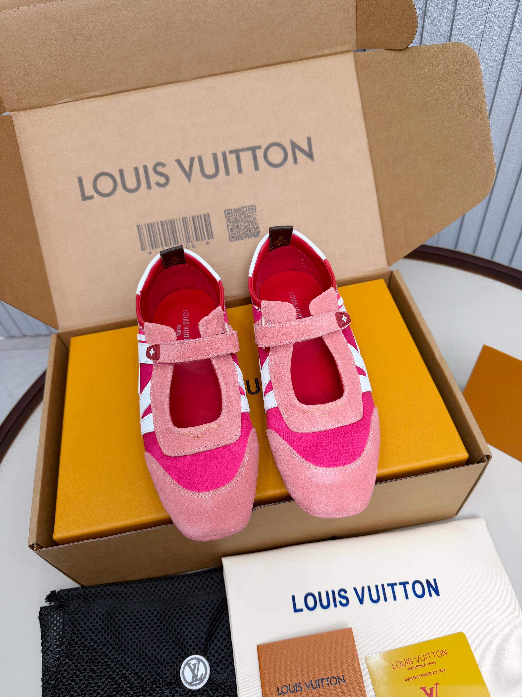 LV 26ss Sneakerina Mary Jane Pink White Suede 674021