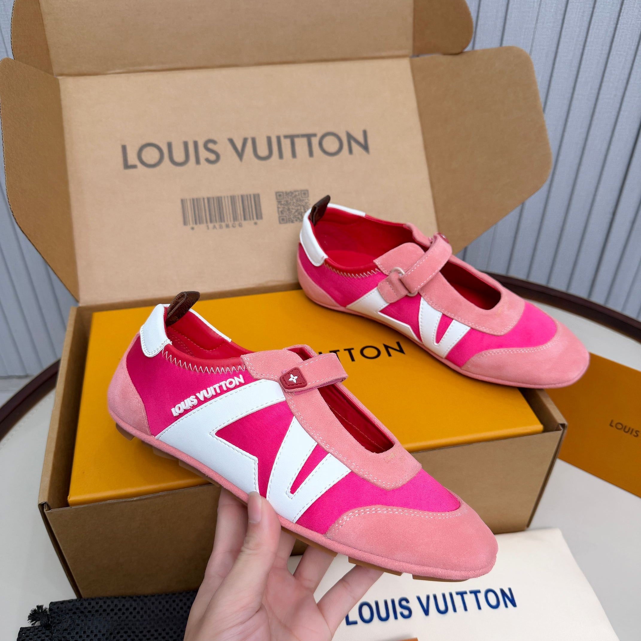 LV 26ss Sneakerina Mary Jane Pink White Suede 674021