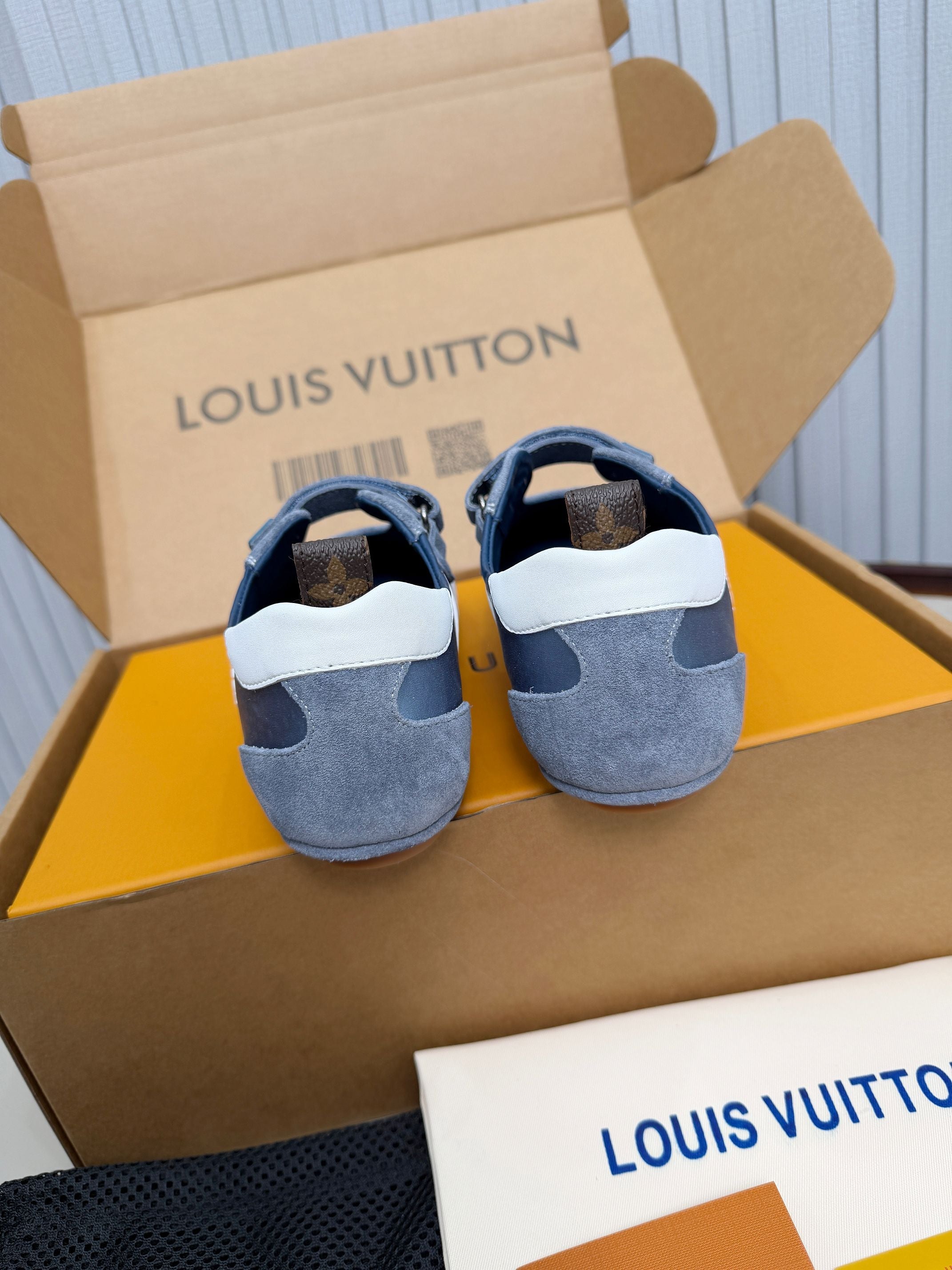 LV 26ss Sneakerina Mary Jane Blue White Suede 674022