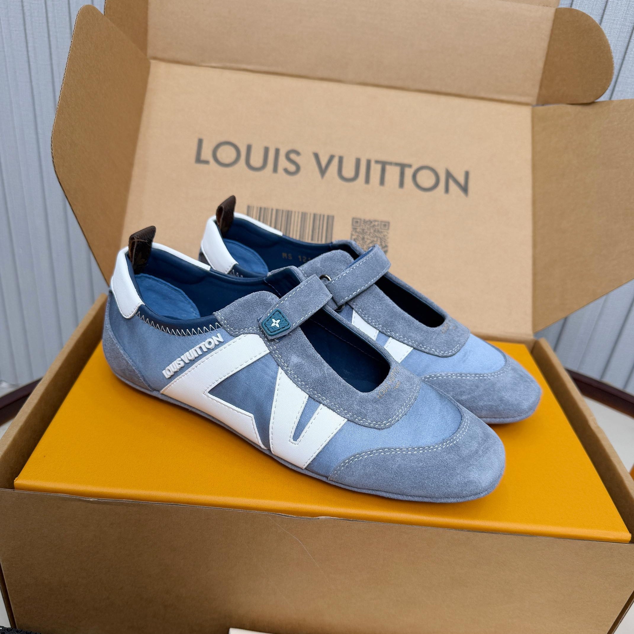 LV 26ss Sneakerina Mary Jane Blue White Suede 674022
