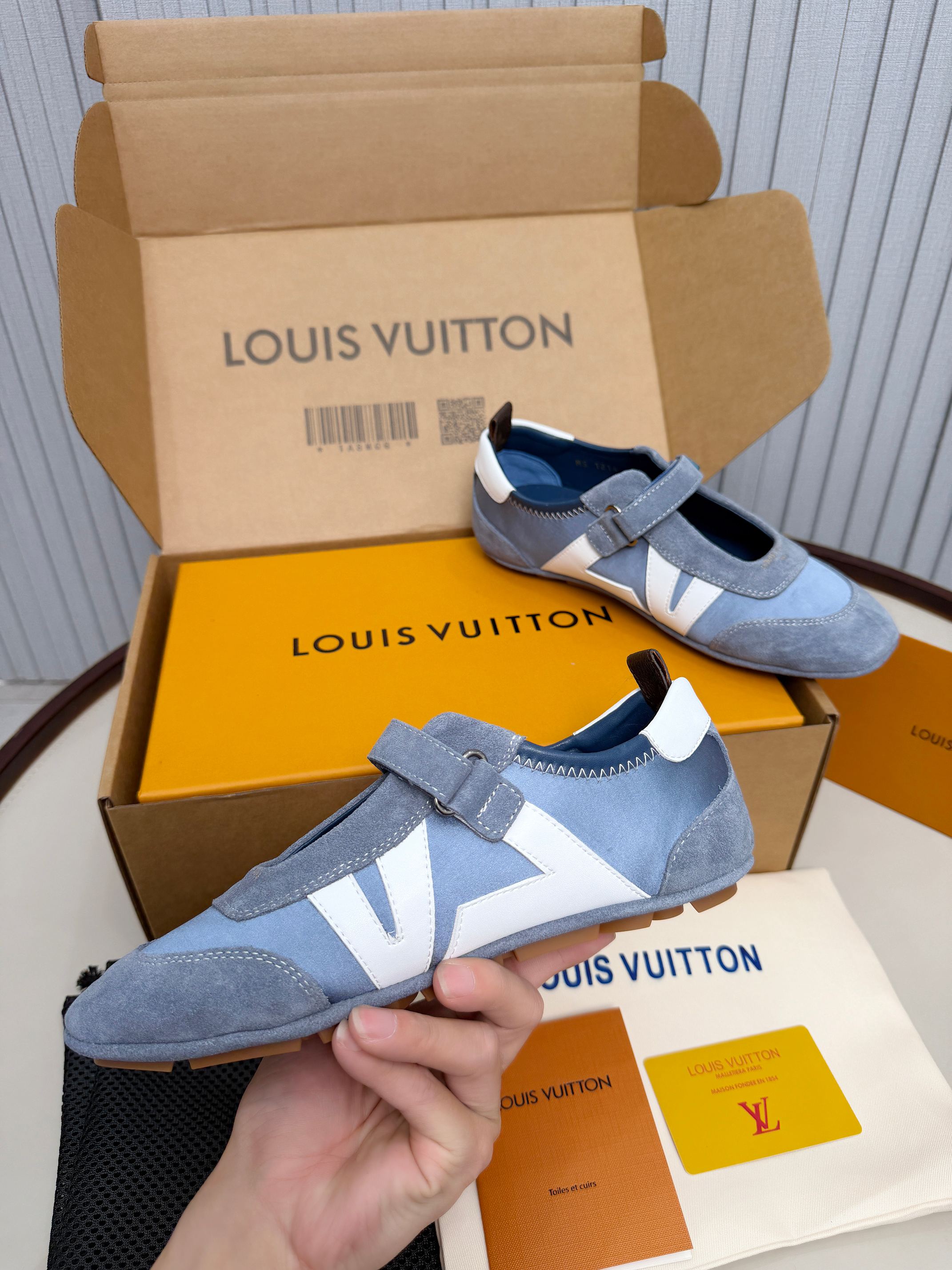 LV 26ss Sneakerina Mary Jane Blue White Suede 674022