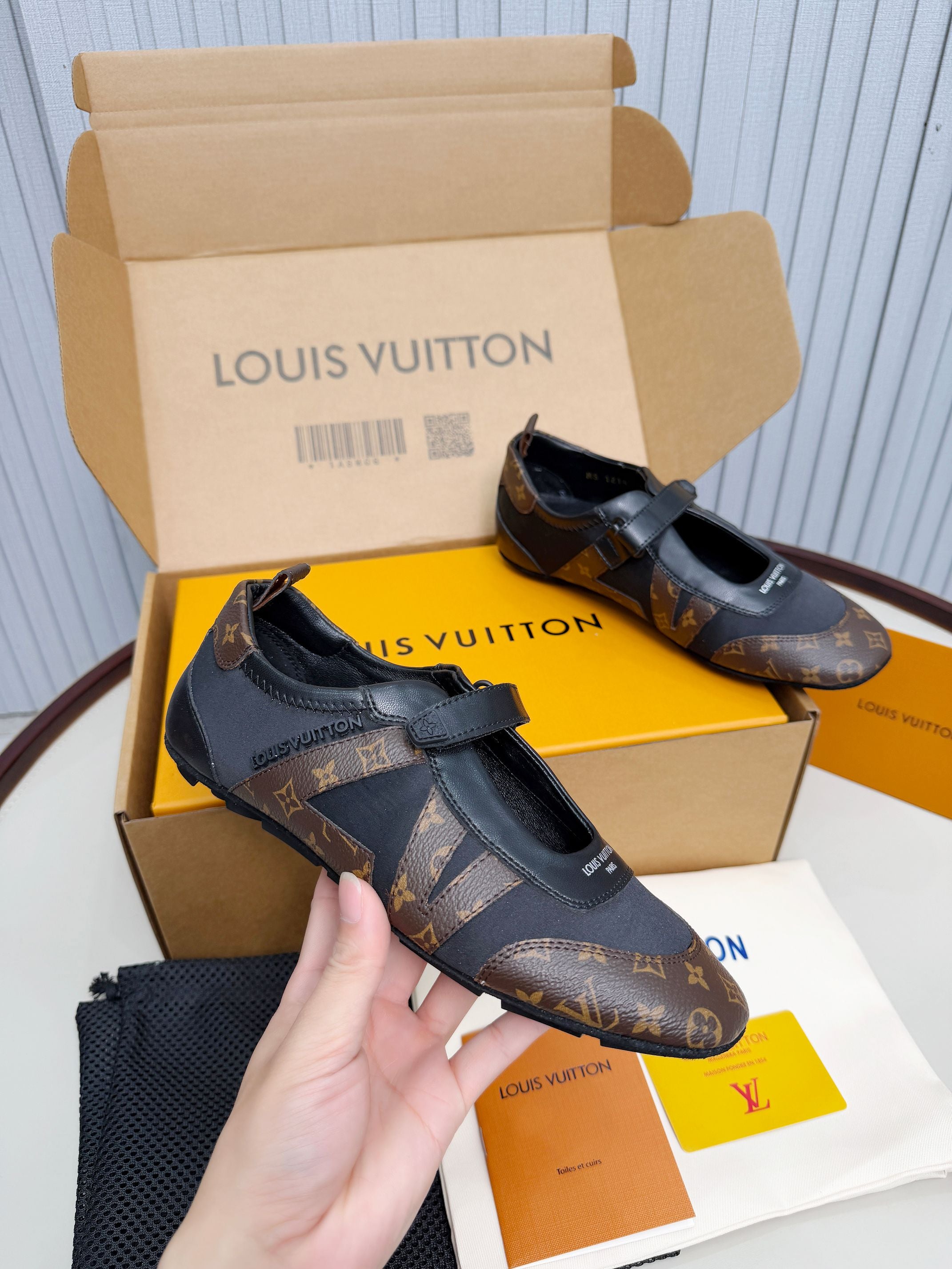 LV 26ss Sneakerina Mary Jane Black Brown Cowhide 674023