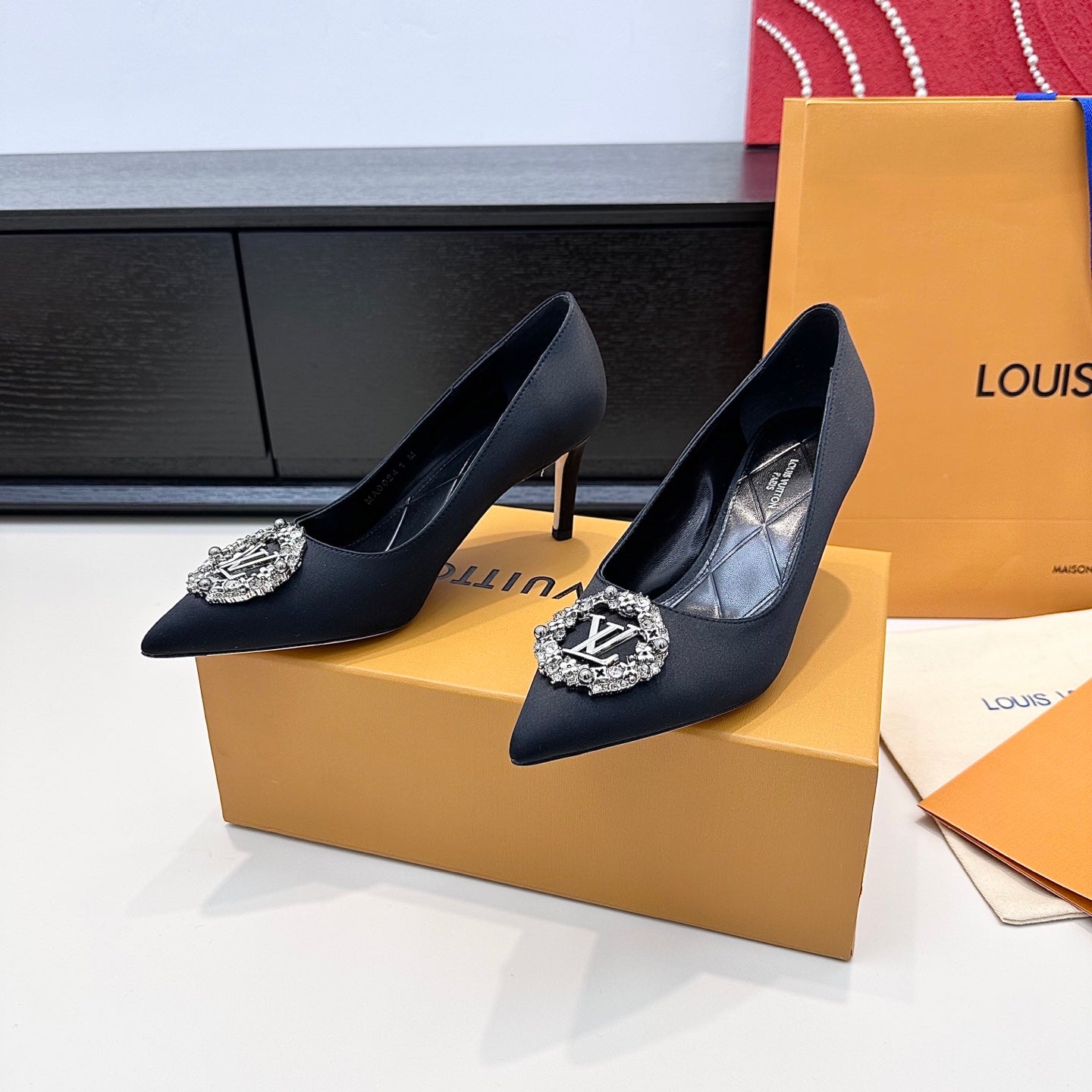LV 26s  Pointed-Toe High Heels 75 Black Premium Satin 622453